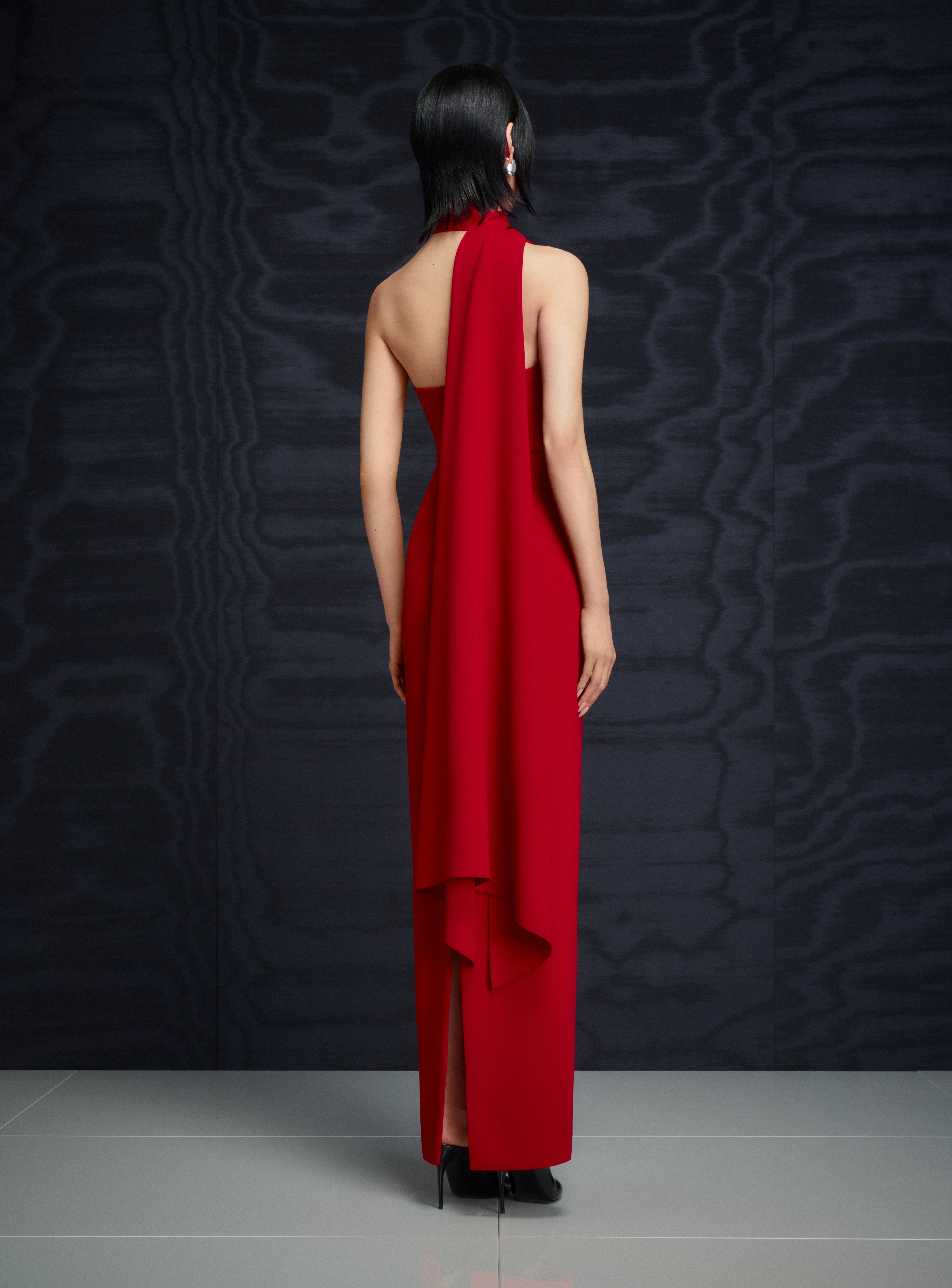 Solace London Demi sukienka maxi Crimson Red jedno ramię