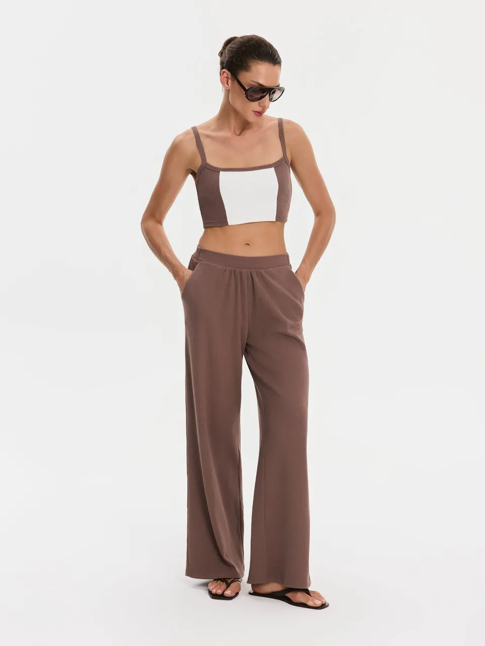 Nudyess Alex crop top prążkowany czekoladowy