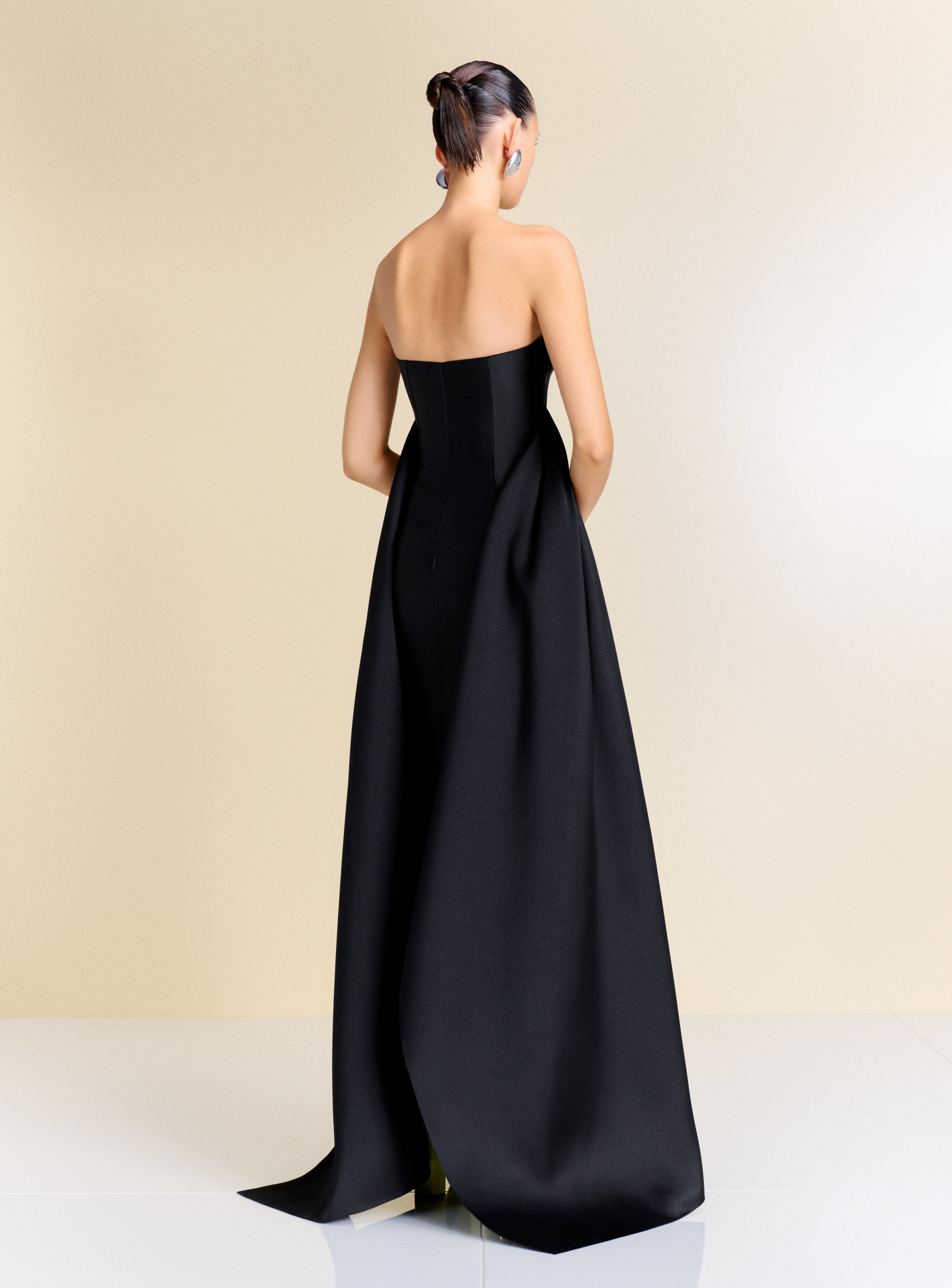 Solace London Elara sukienka wieczorowa czarna maxi