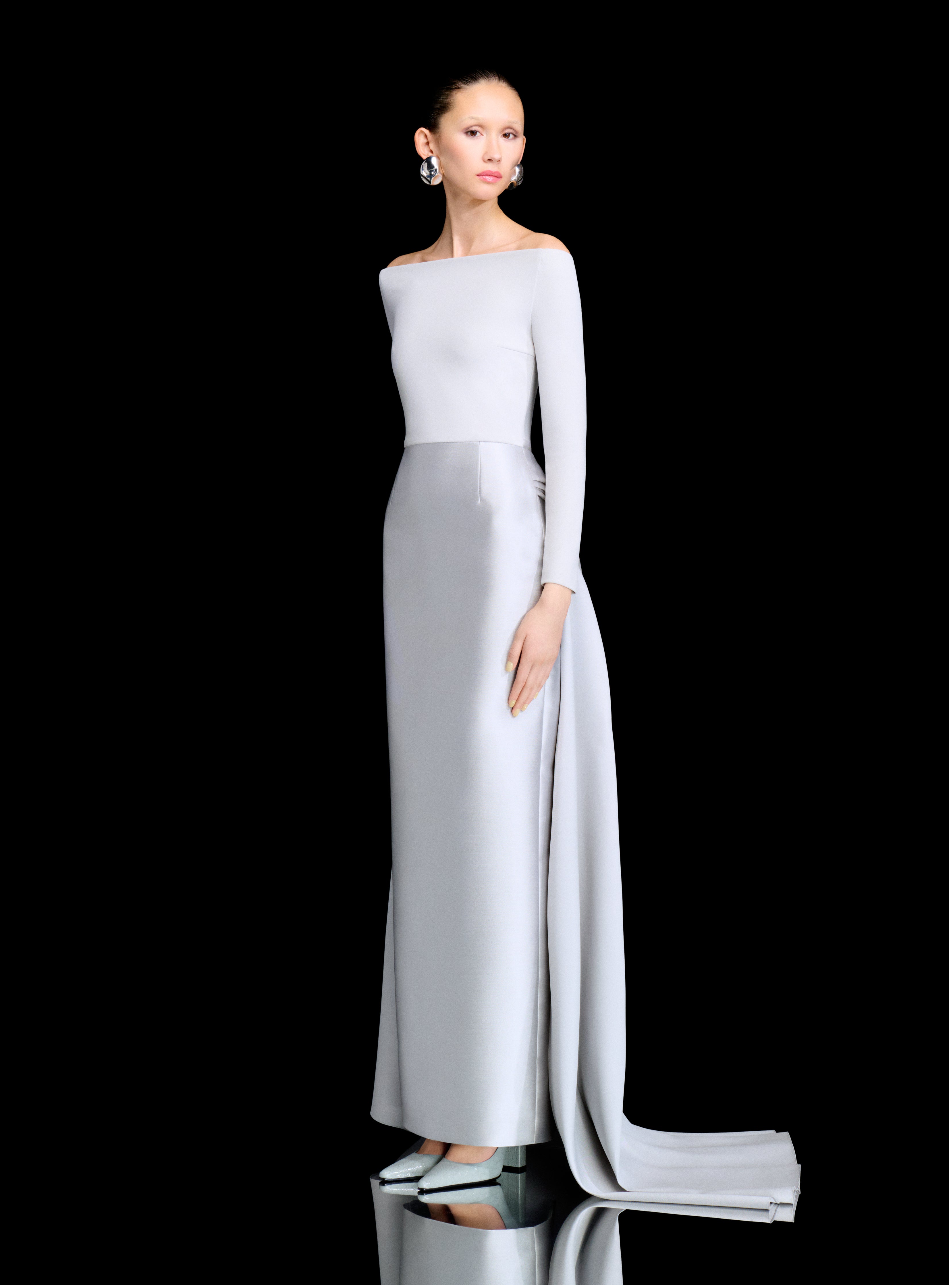 SOLACE LONDON Winslow Maxi sukienka platynowa odkryte ramiona