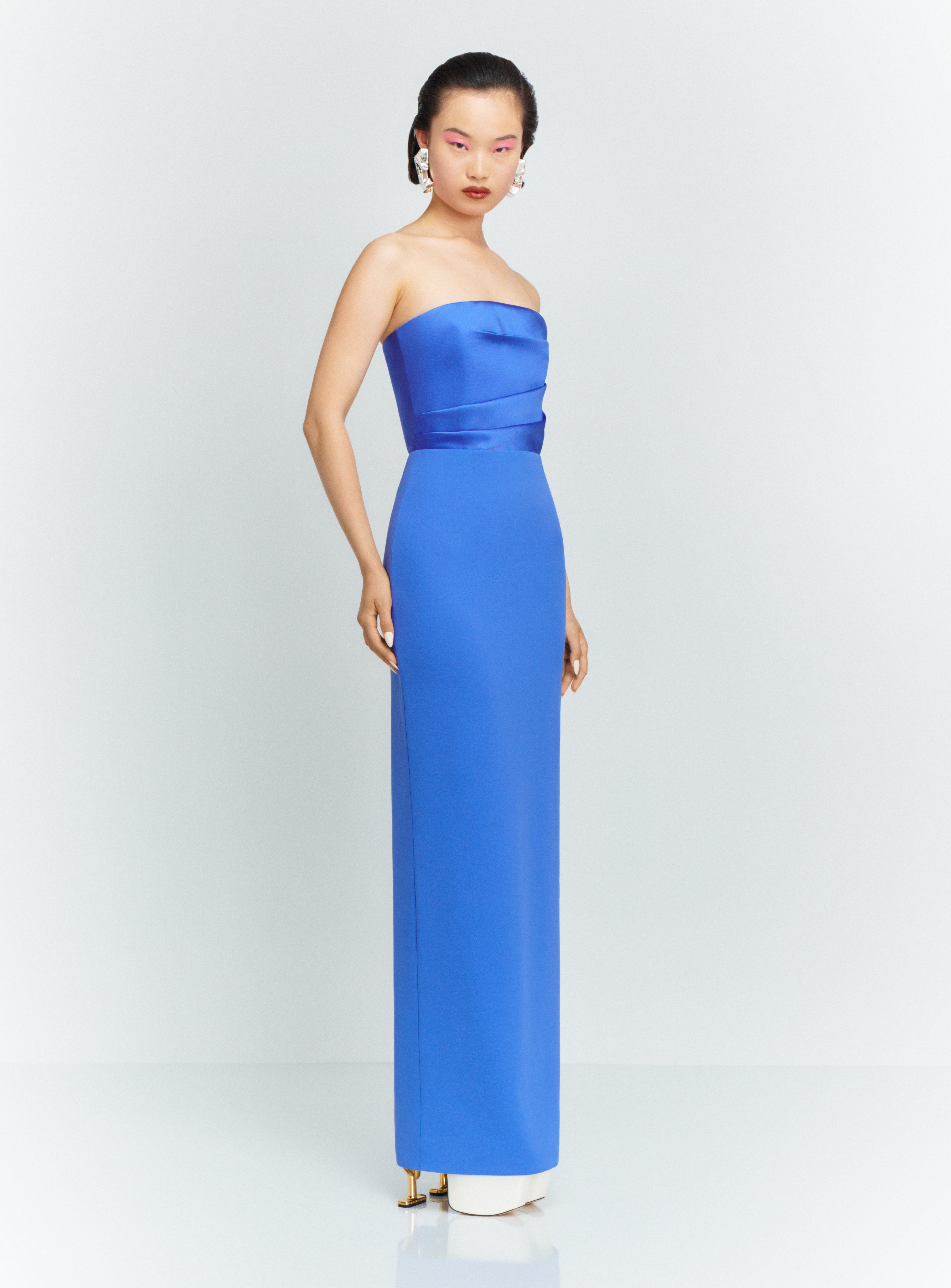 Solace London Afra sukienka wieczorowa Iris Blue bez ramiączek