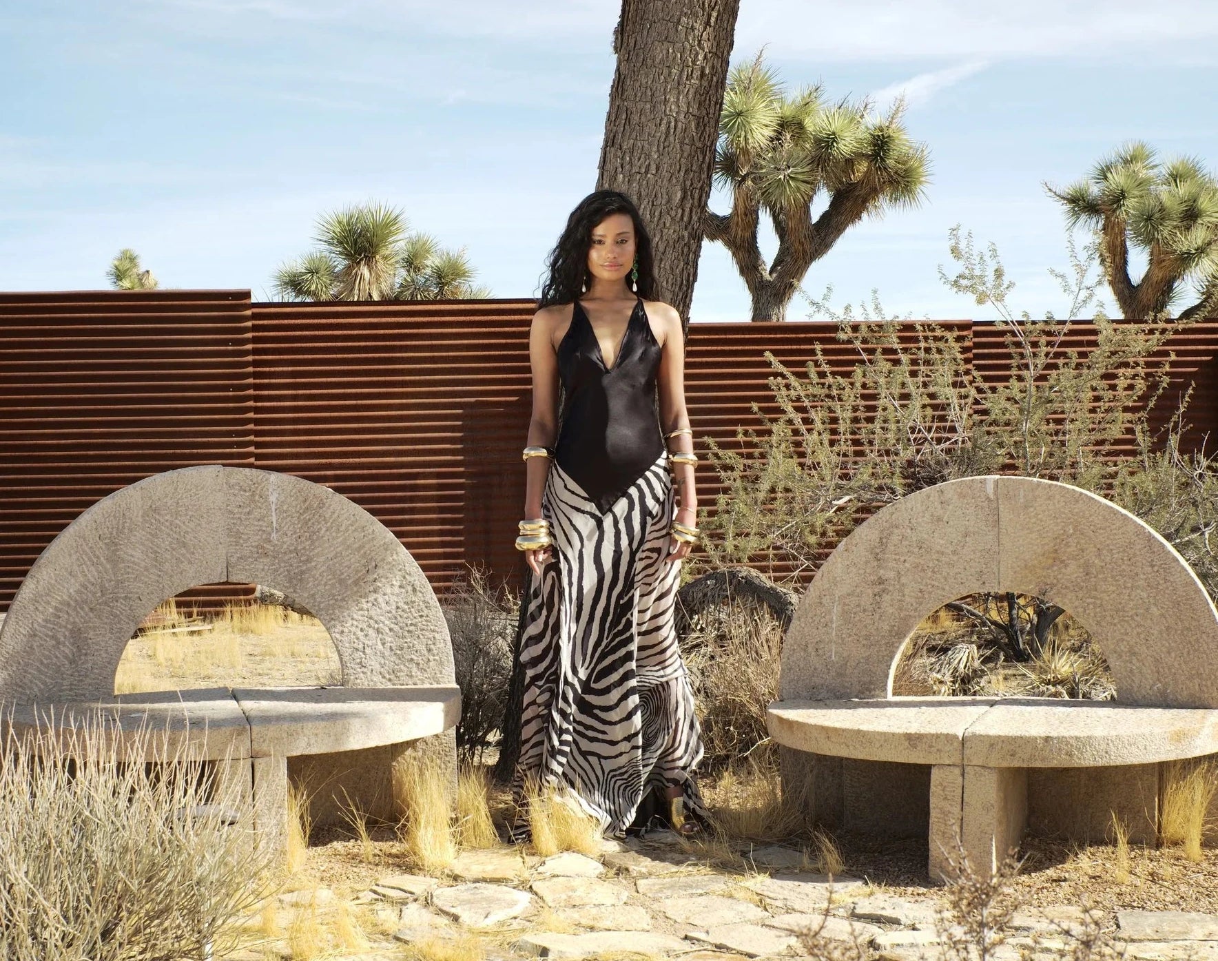 Delfi Collective Antonella sukienka czarna jedwabna zebra