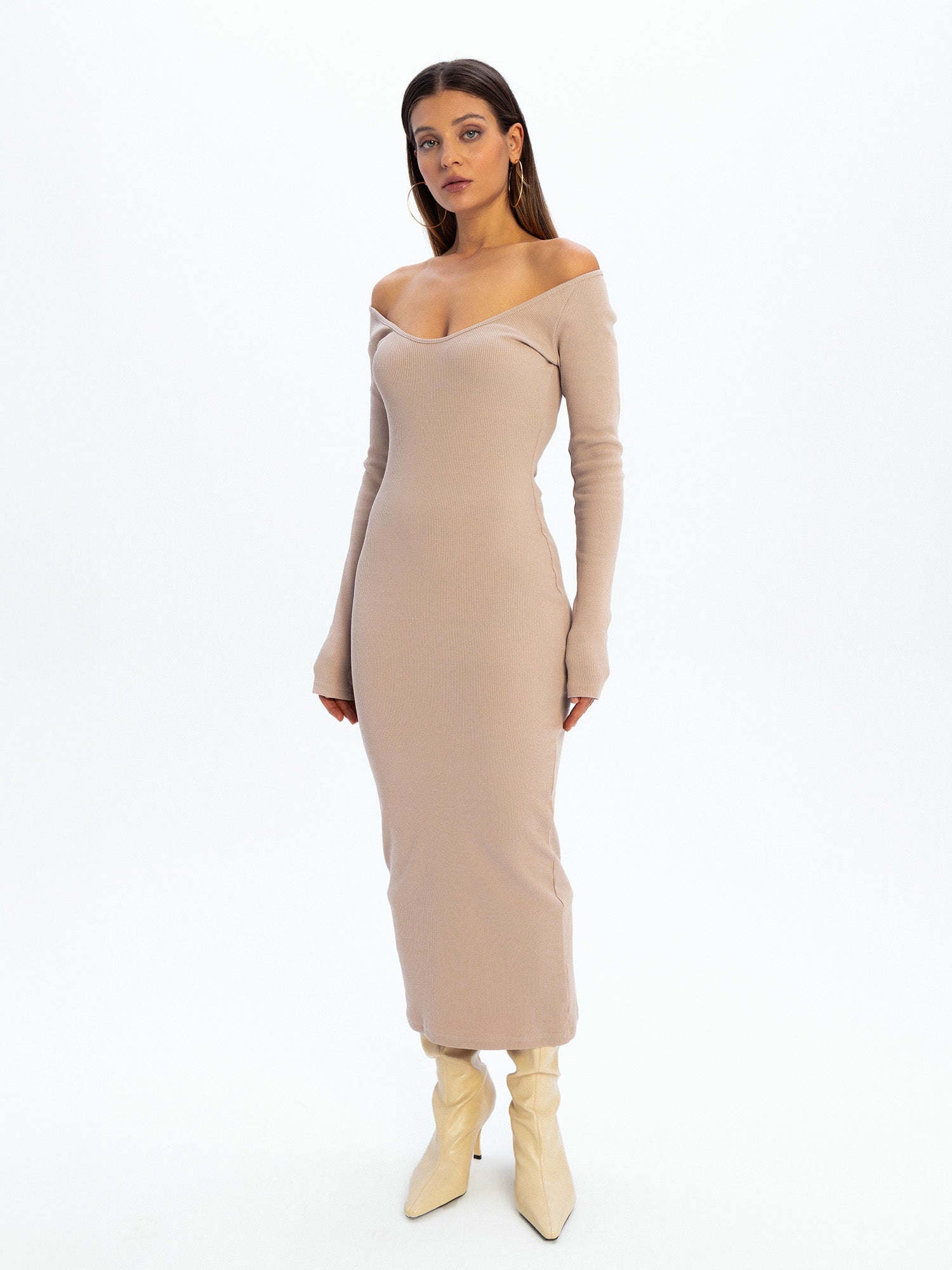 Nudyess Arizona sukienka maxi Nude prążkowana dekolt V