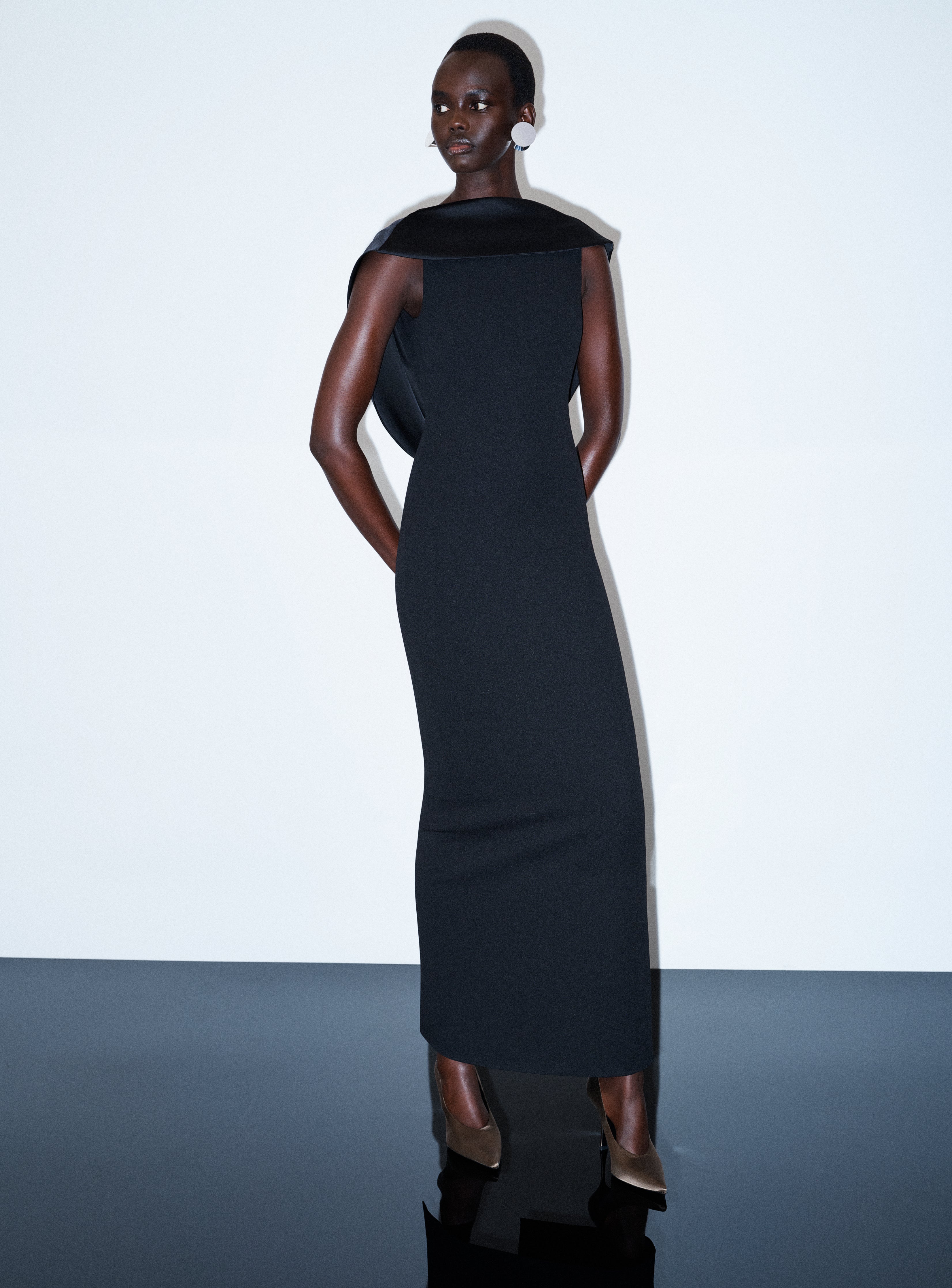 Solace London Barbeau sukienka wieczorowa czarna z szalem