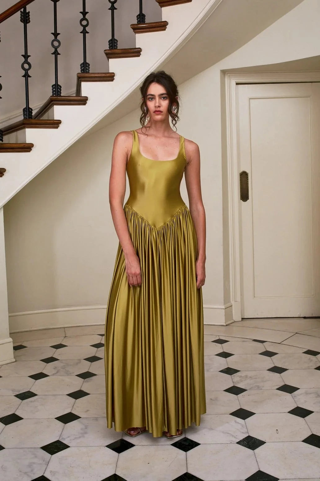 Delfi Collective Oriana sukienka wieczorowa oliwkowa maxi