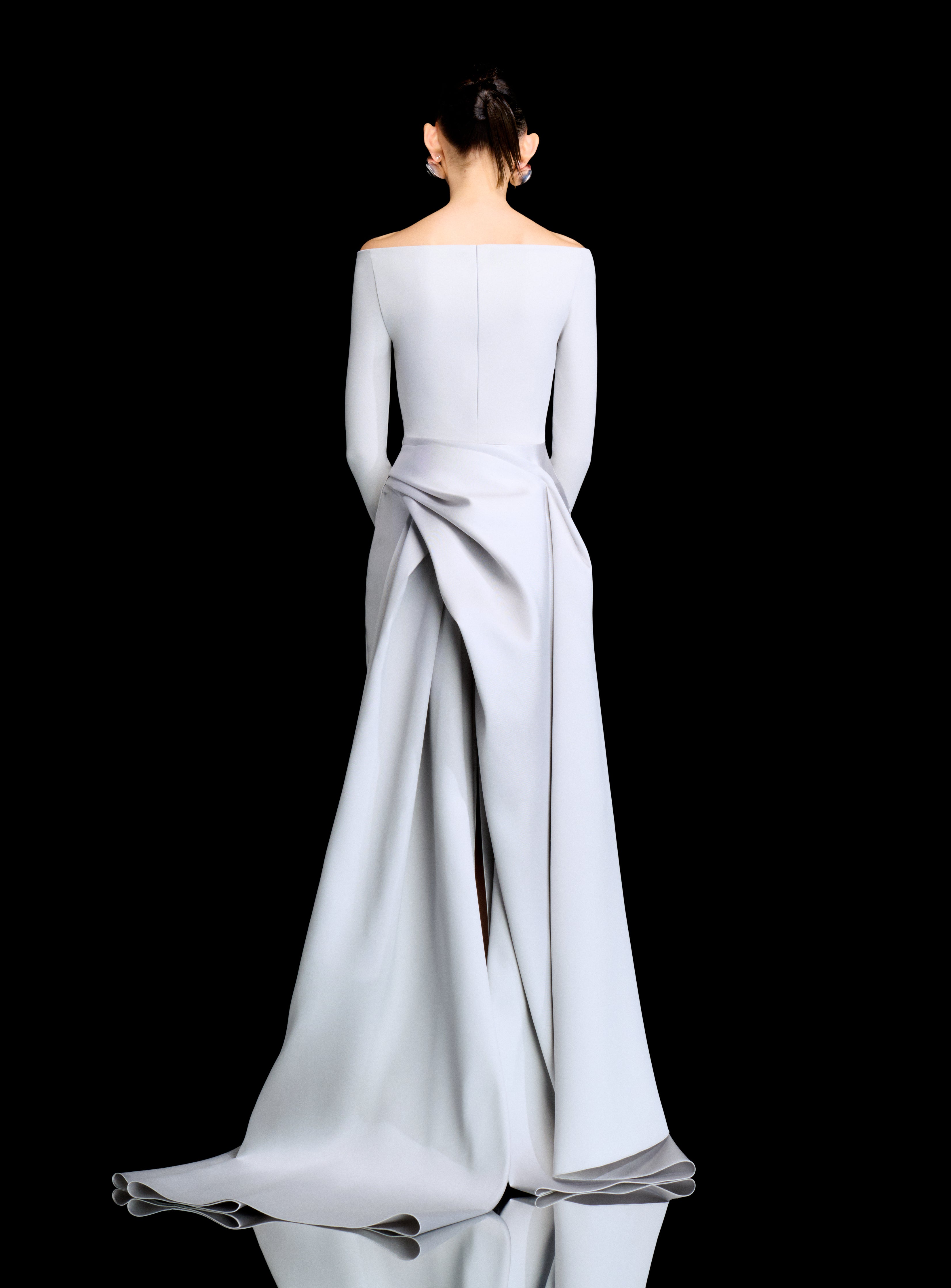 SOLACE LONDON Winslow Maxi sukienka platynowa odkryte ramiona