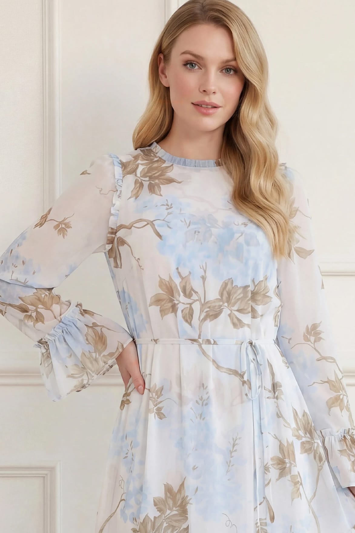 Needle & Thread Wisteria Chiffon sukienka biało-niebieska