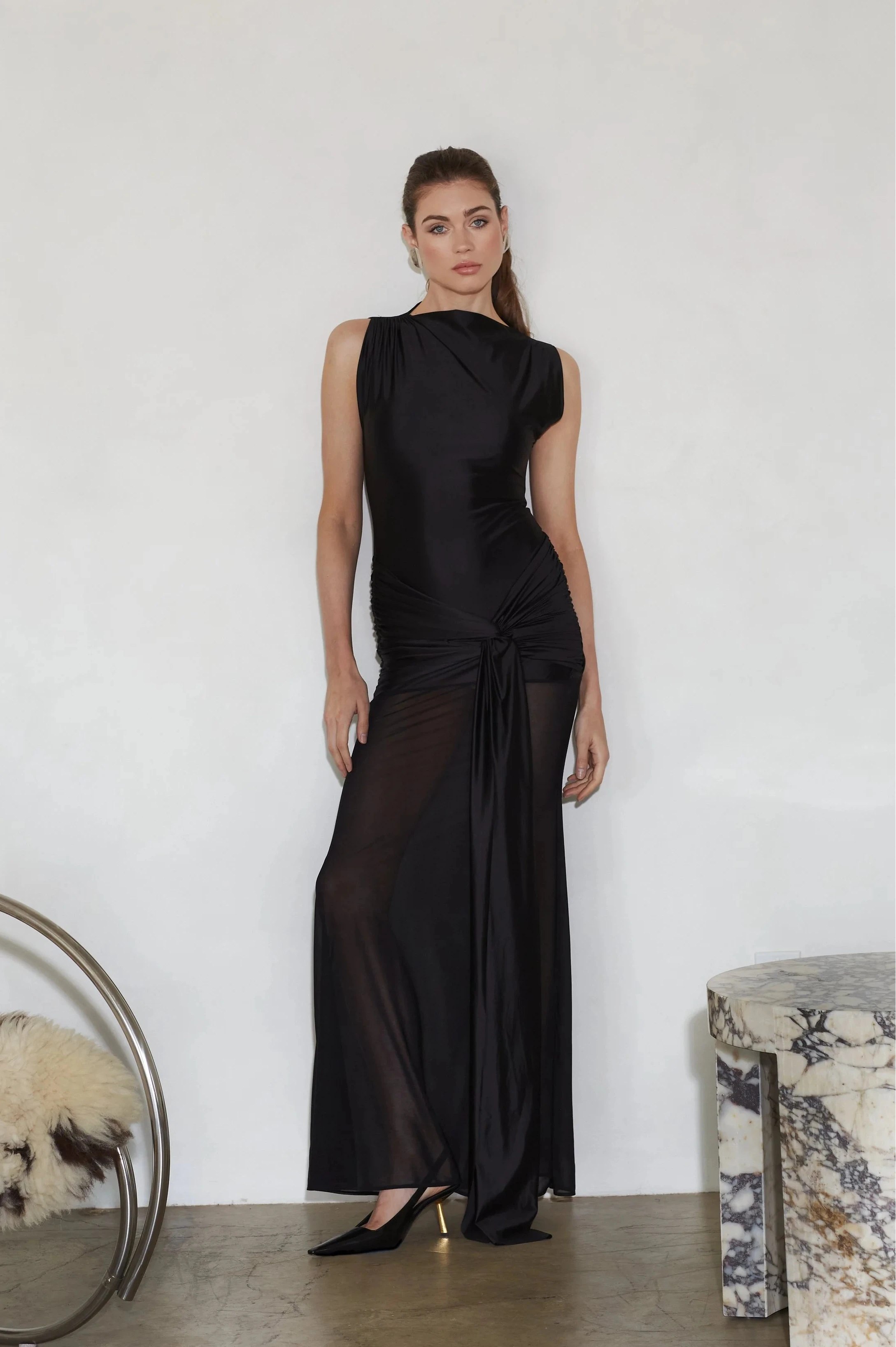 Delfi Collective Georgina sukienka czarna satynowa maxi