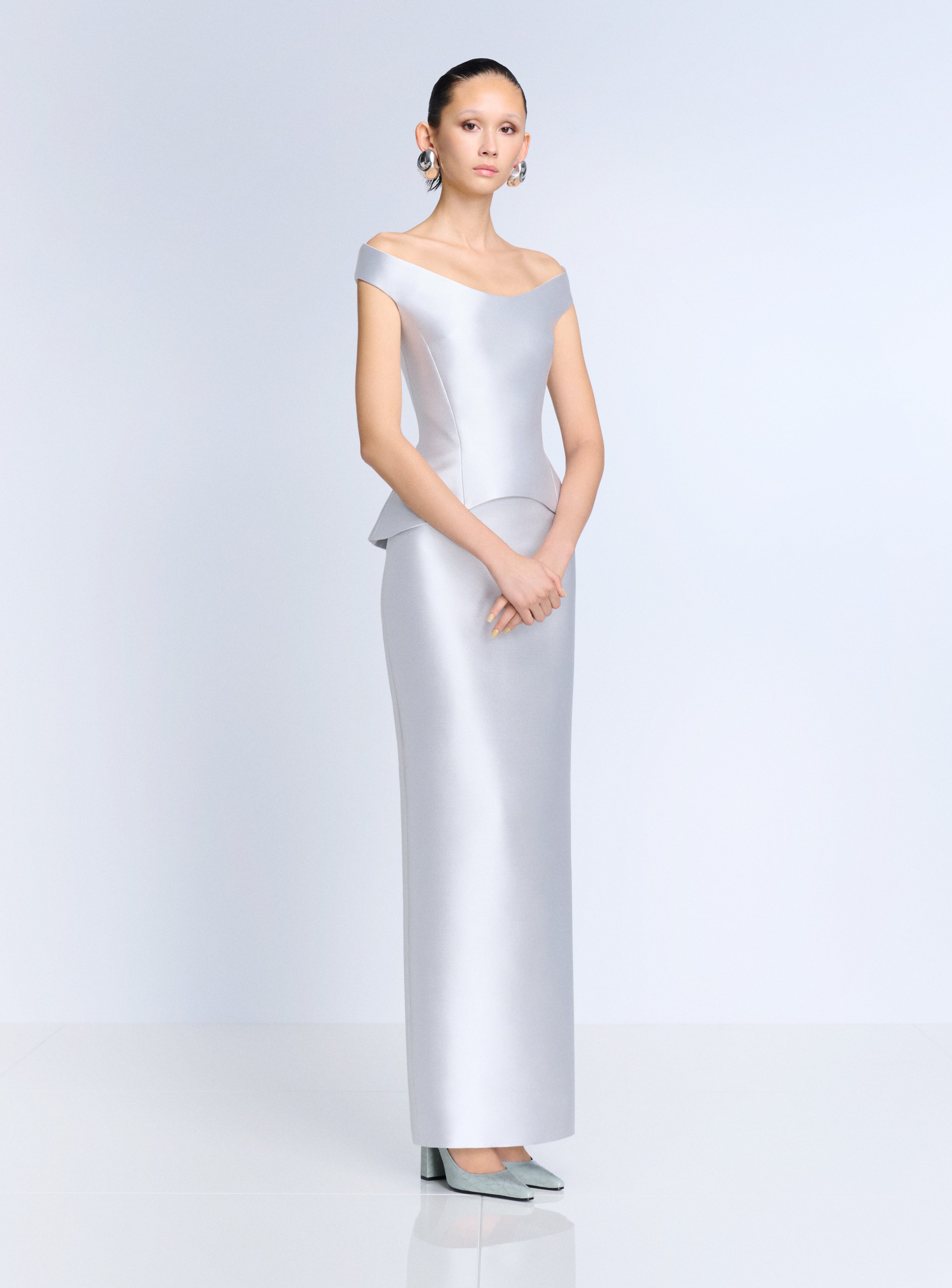 Solace London The Pieta sukienka wieczorowa srebrna maxi
