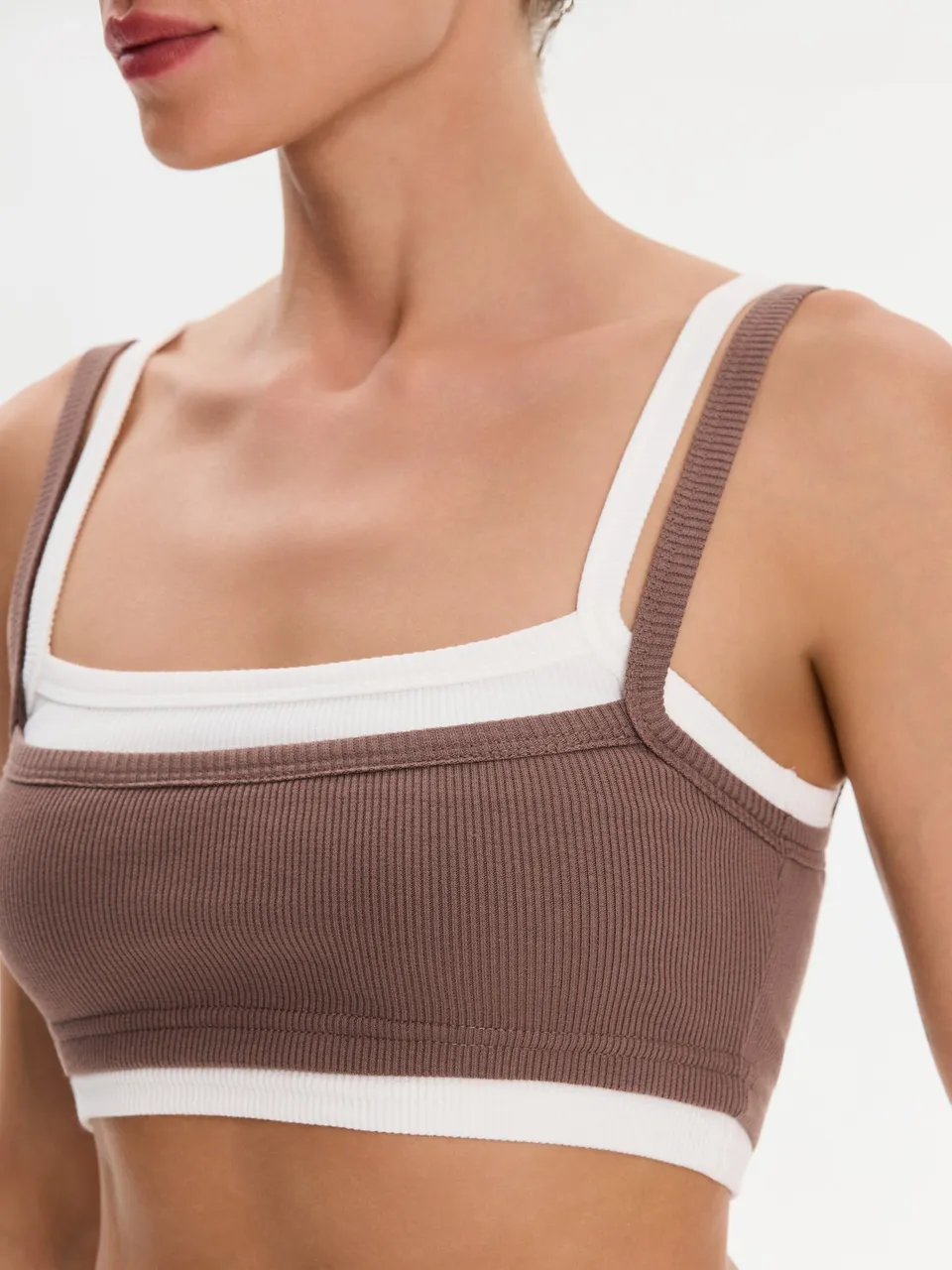 Nudyess Lisa crop top brązowy prążkowany