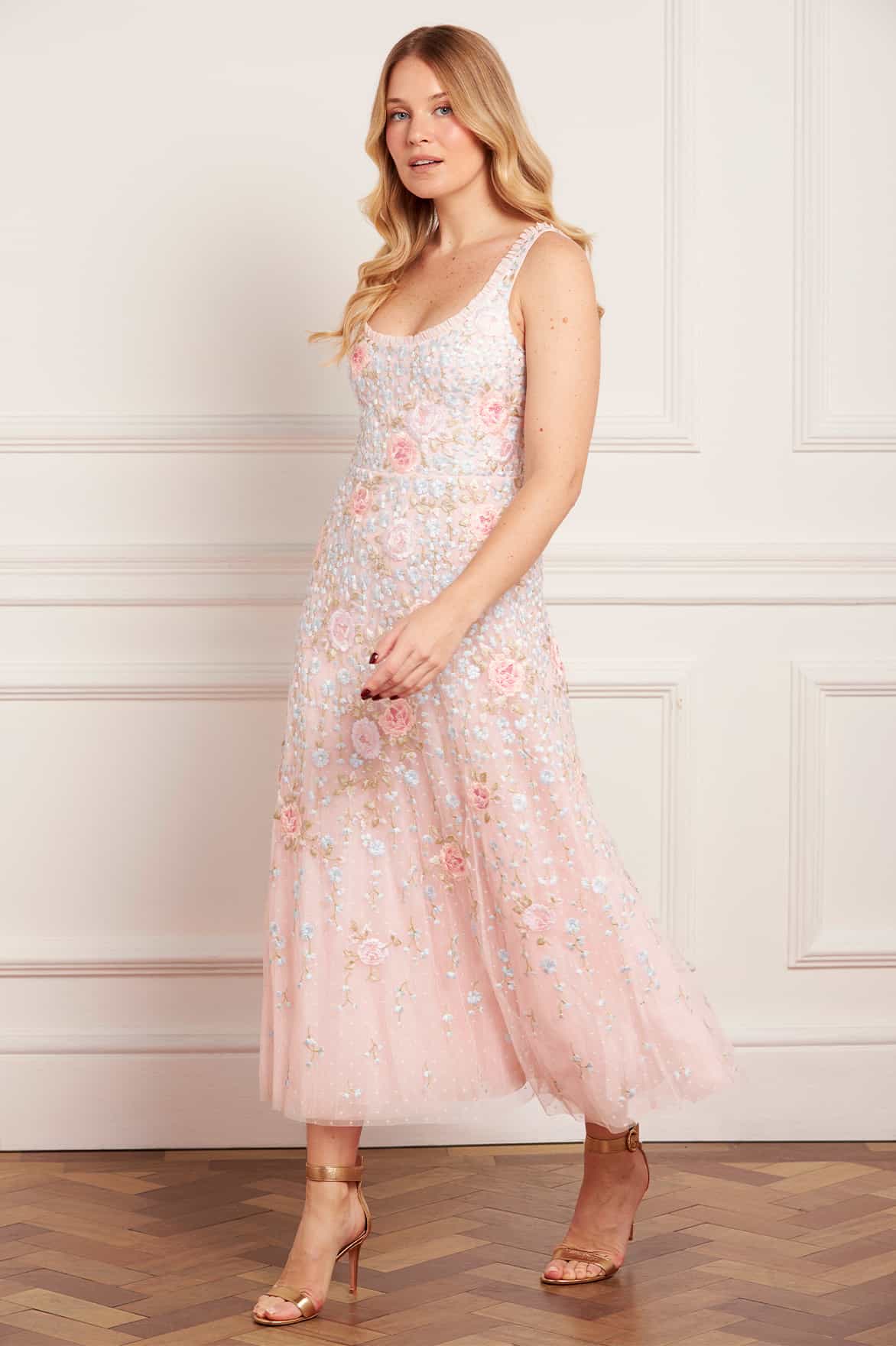 Needle & Thread Cressida Scoop Neck Ballerina sukienka różowa haftowana