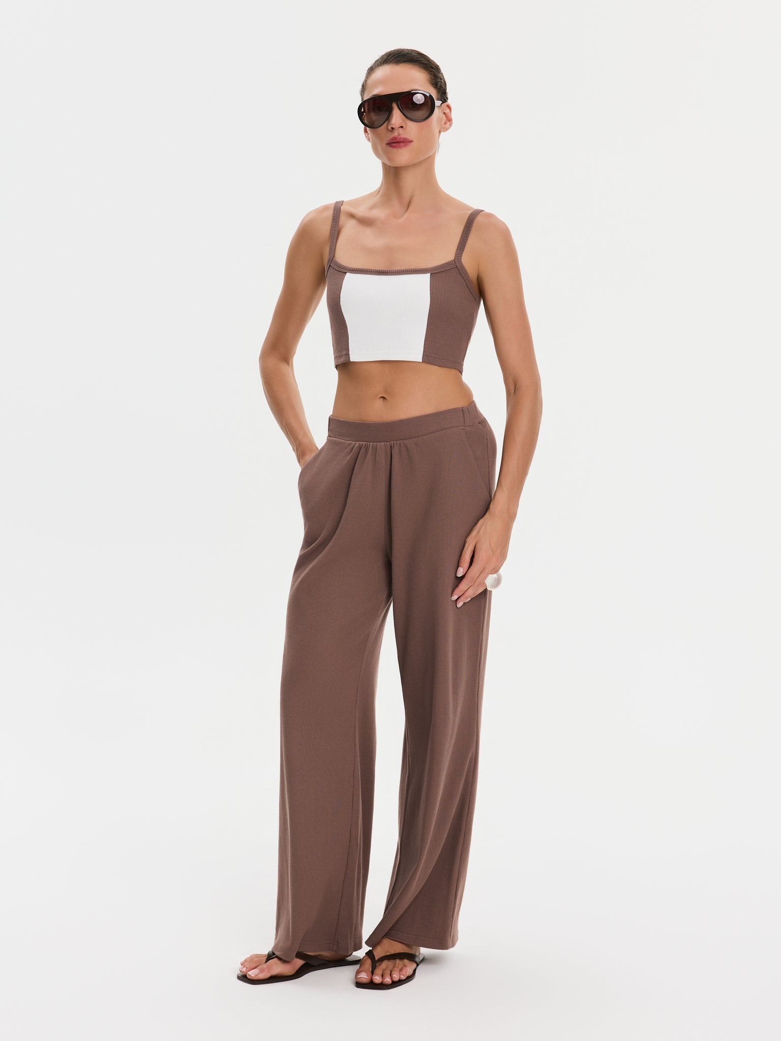 Nudyess Alex crop top prążkowany czekoladowy