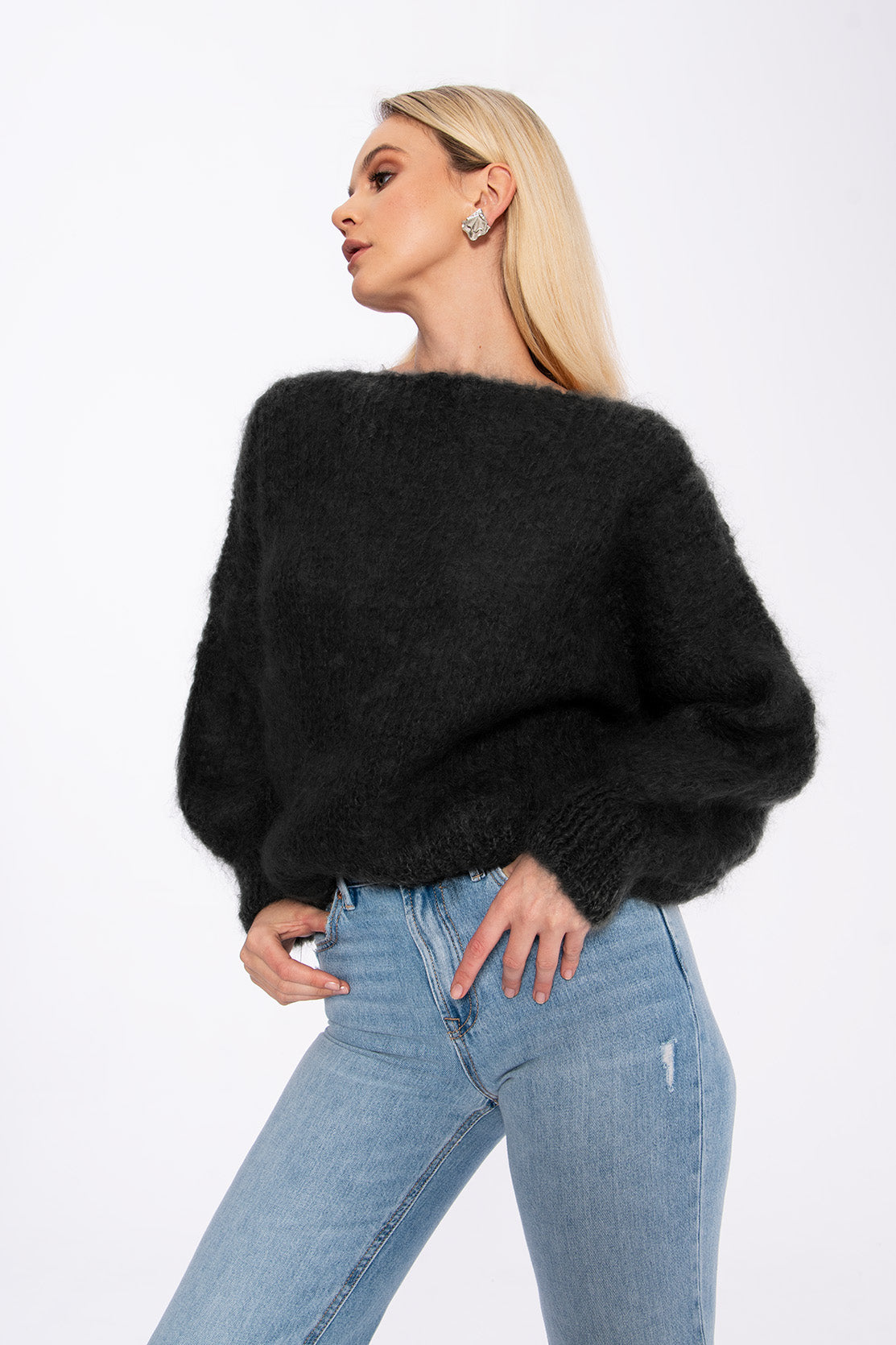 Nudyess Cosy sweter moherowy czarny łódka