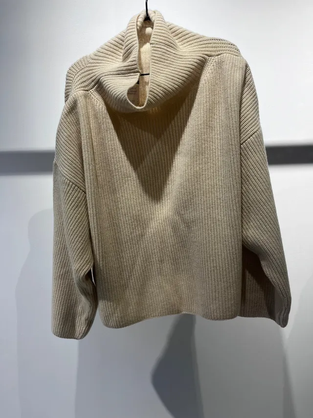 Nudyess PF21479 sweter wełniany beżowy z golfem 100% wełna