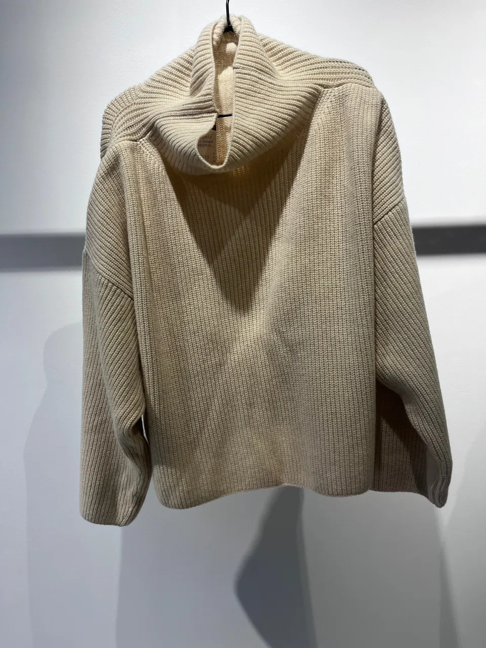 Nudyess PF21479 sweter wełniany beżowy z golfem 100% wełna