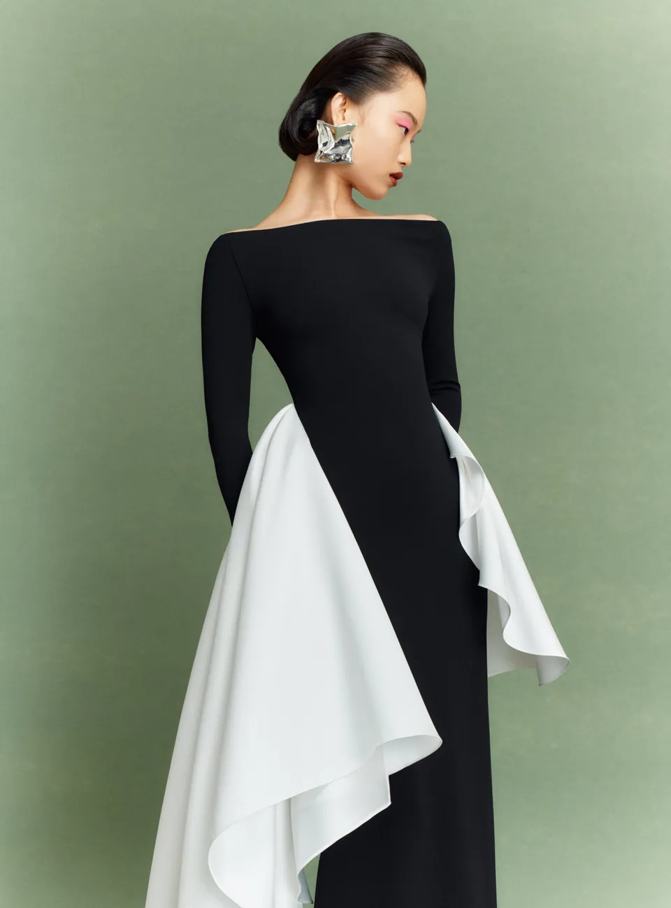 Solace London Kiana sukienka wieczorowa czarno-kremowa maxi
