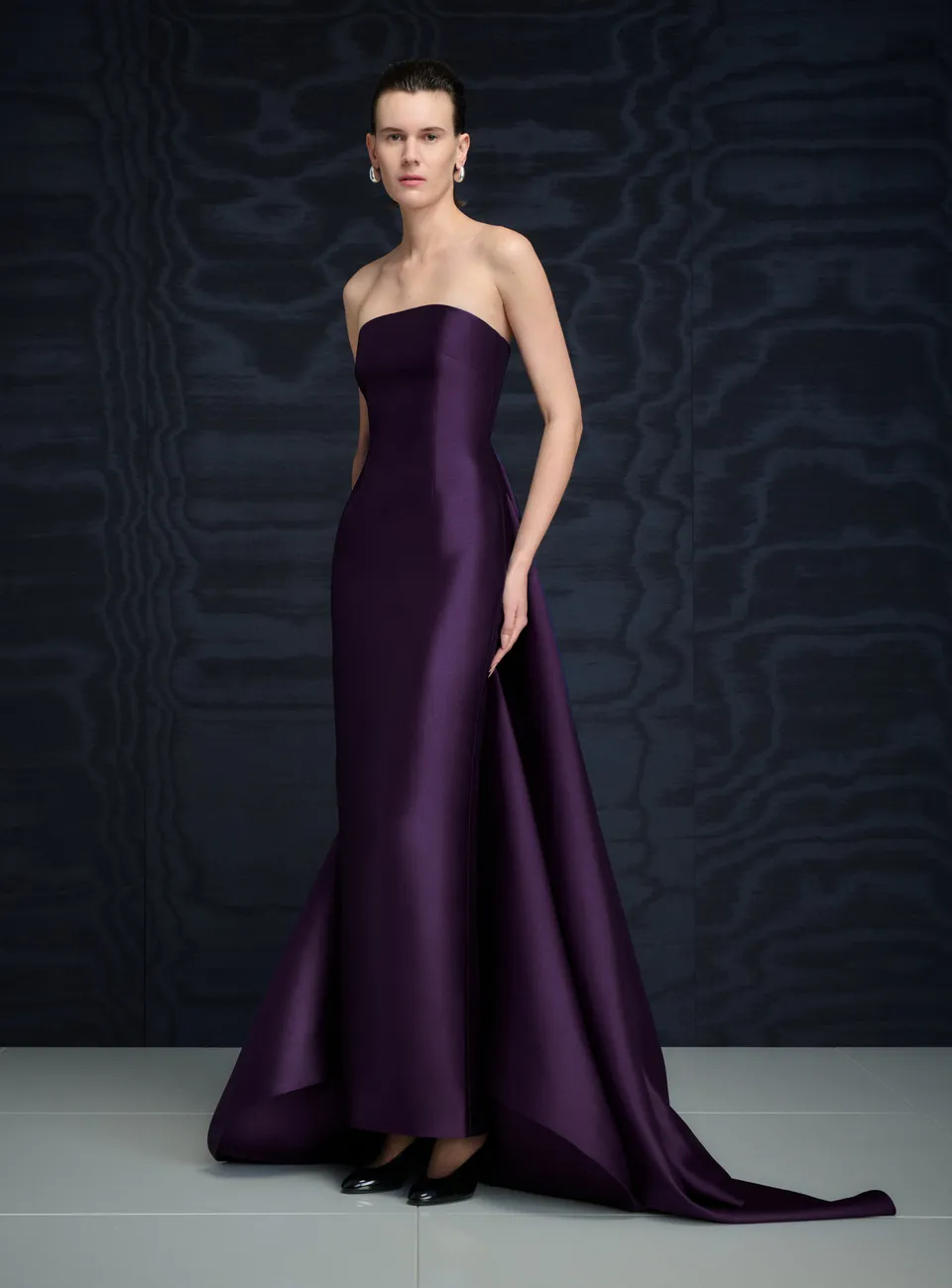 Solace London Imani sukienka wieczorowa bordowa maxi