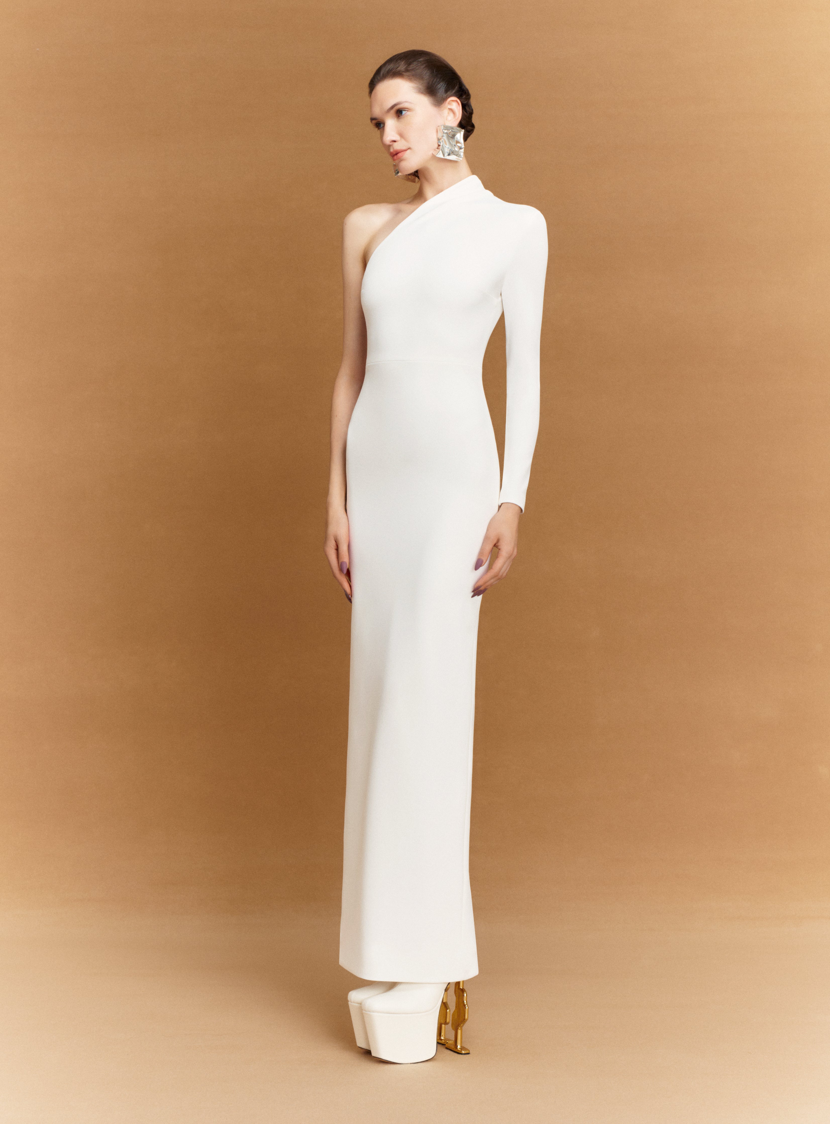 Solace London The Joana Maxi sukienka Cream jedno ramię