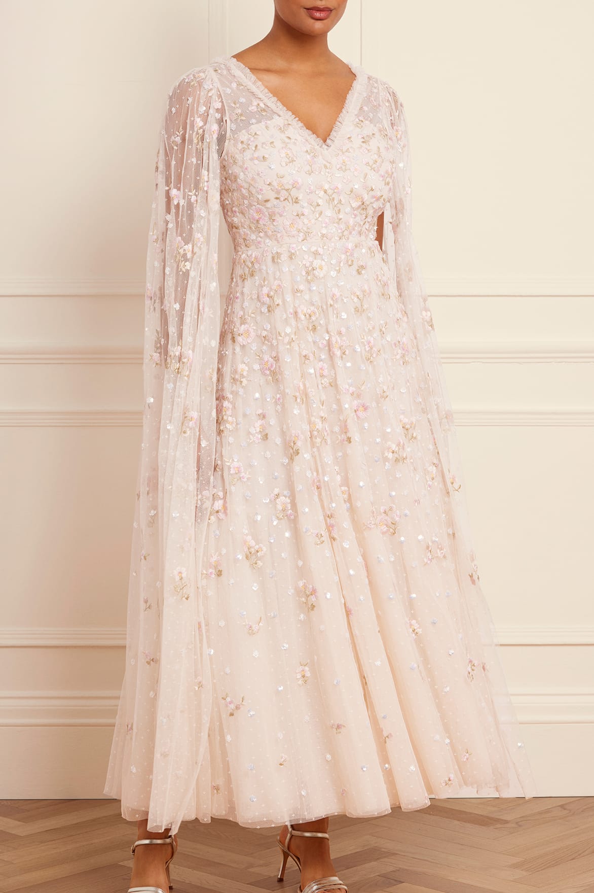 Needle & Thread Dahlia Ditsy Ankle Gown suknia kremowa haftowana