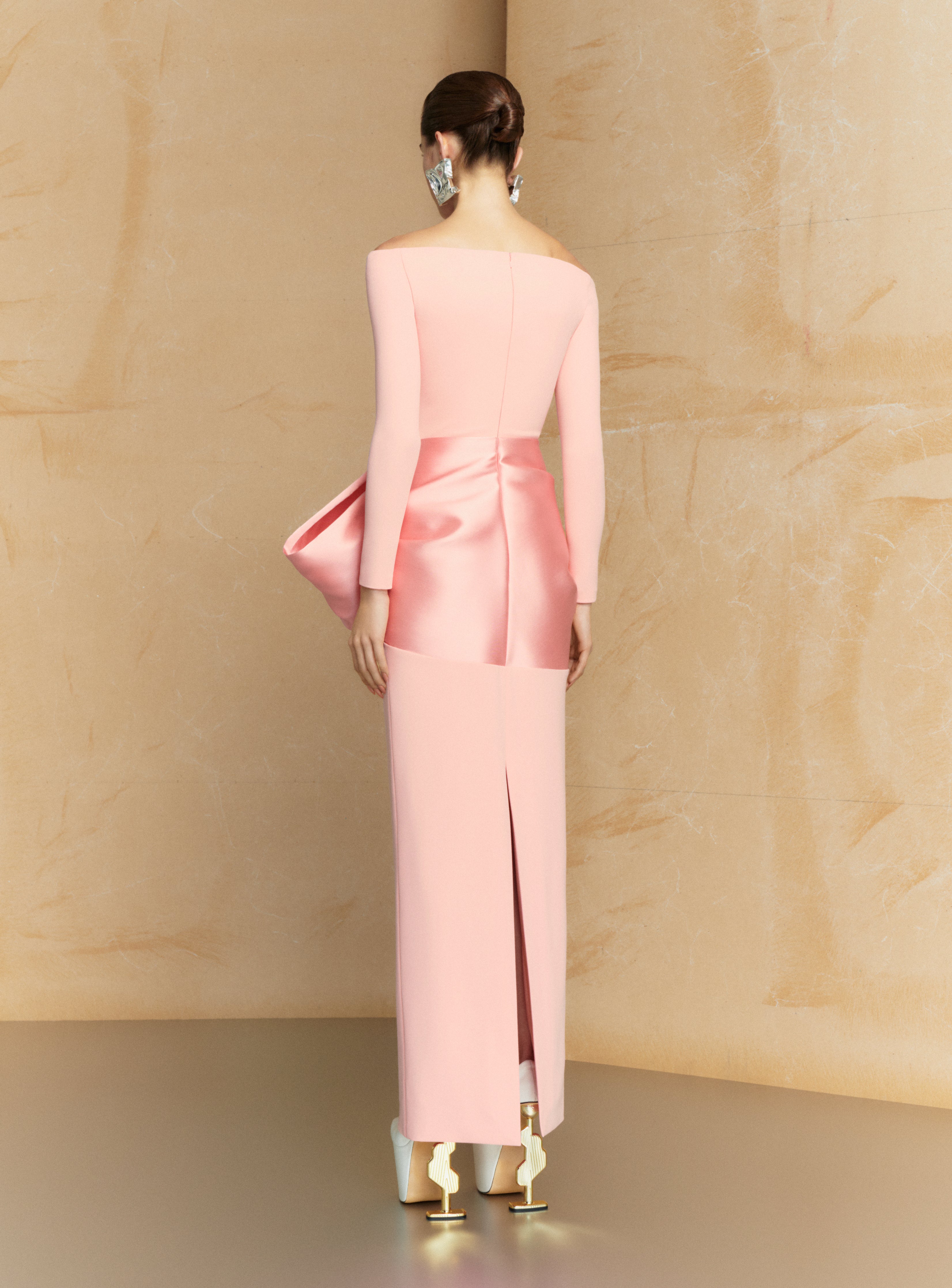 Solace London Kori sukienka Putty Pink długi rękaw