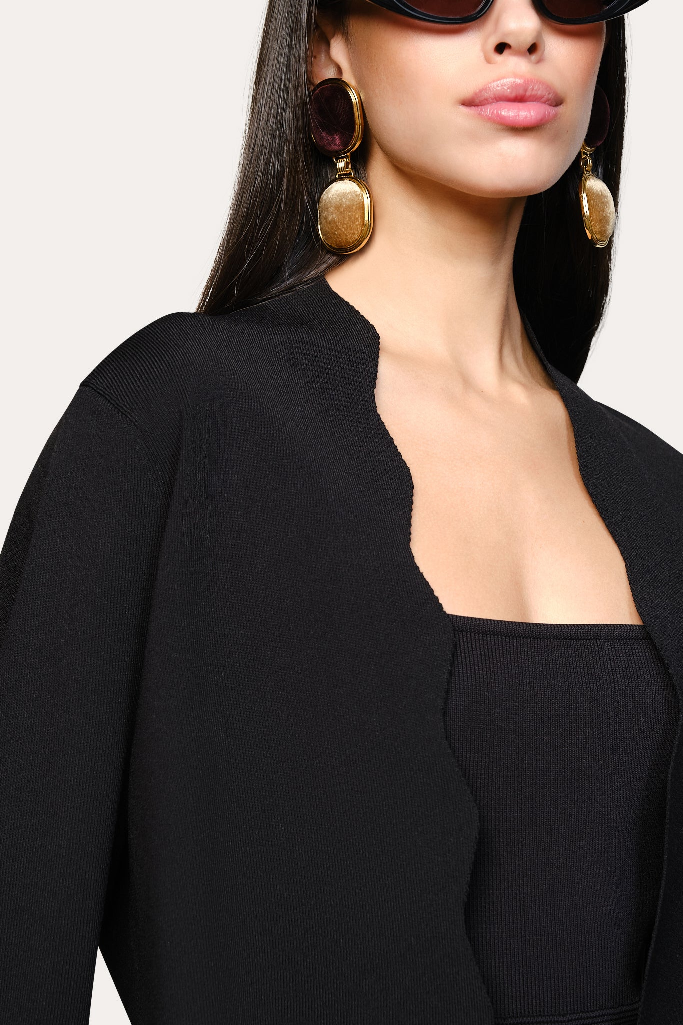 Elie Tahari Scallop kardigan cropped czarny