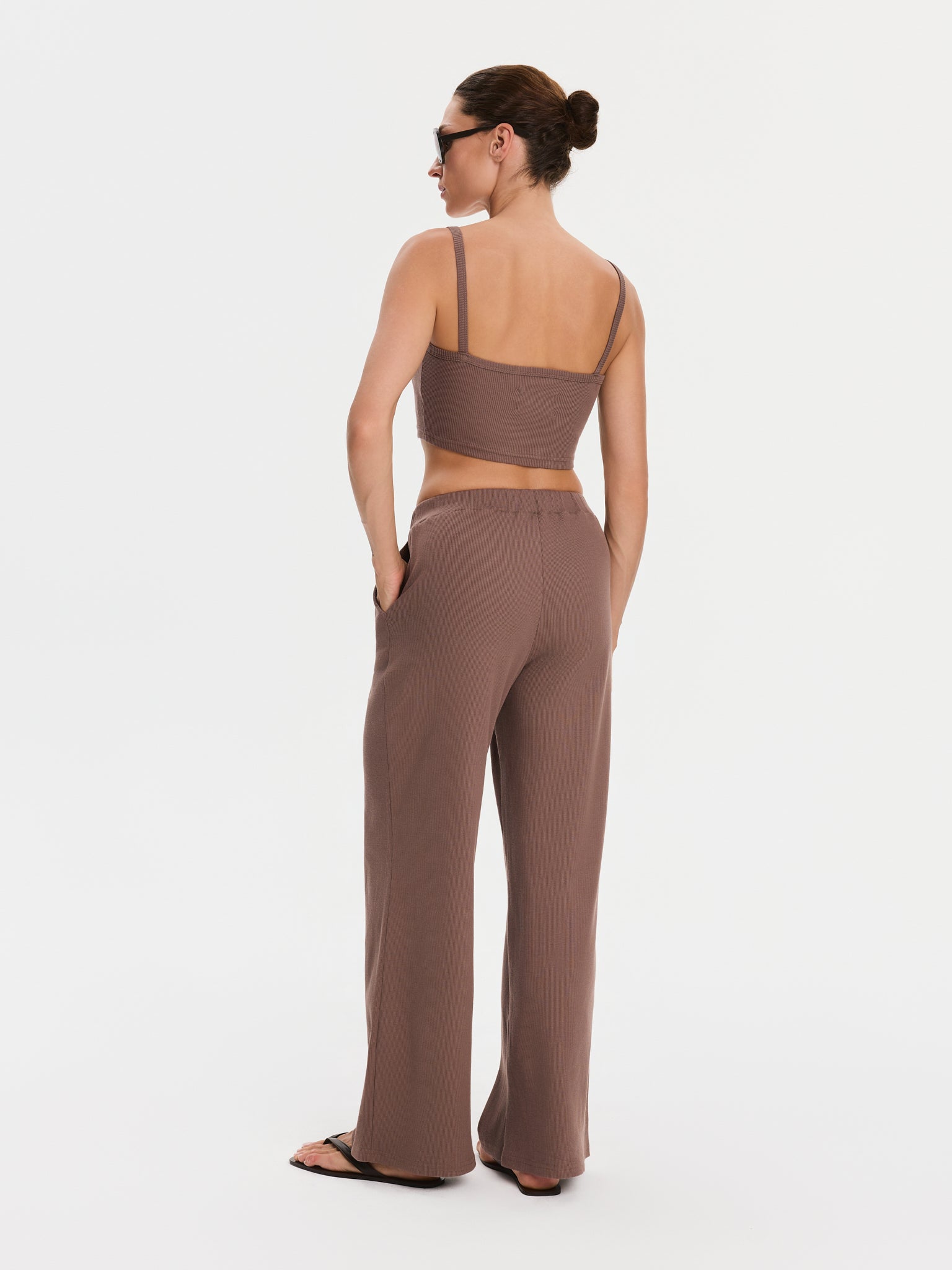Nudyess Alex crop top prążkowany czekoladowy