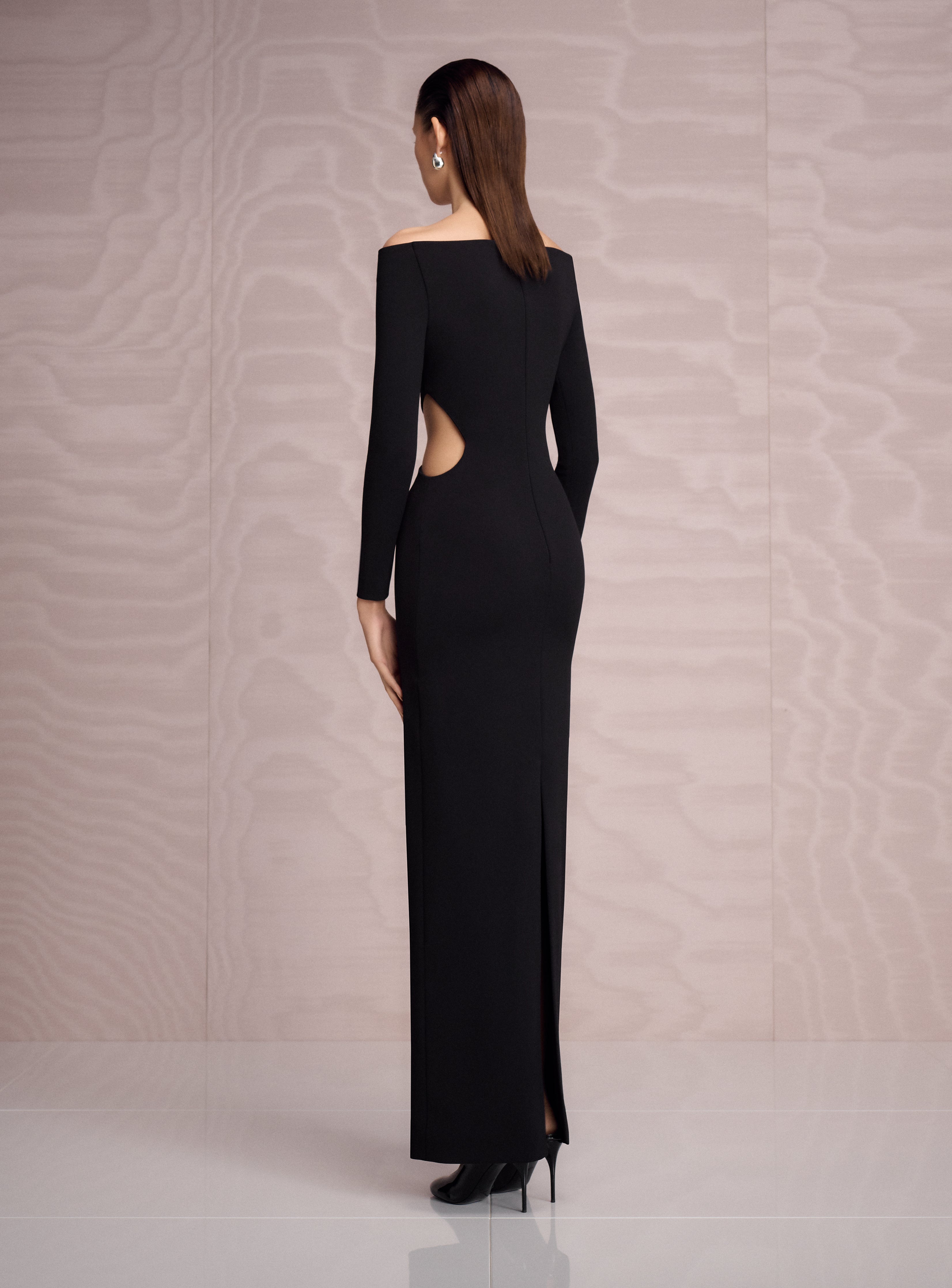 Solace London Mircea sukienka wieczorowa maxi czarna dekolt off shoulder