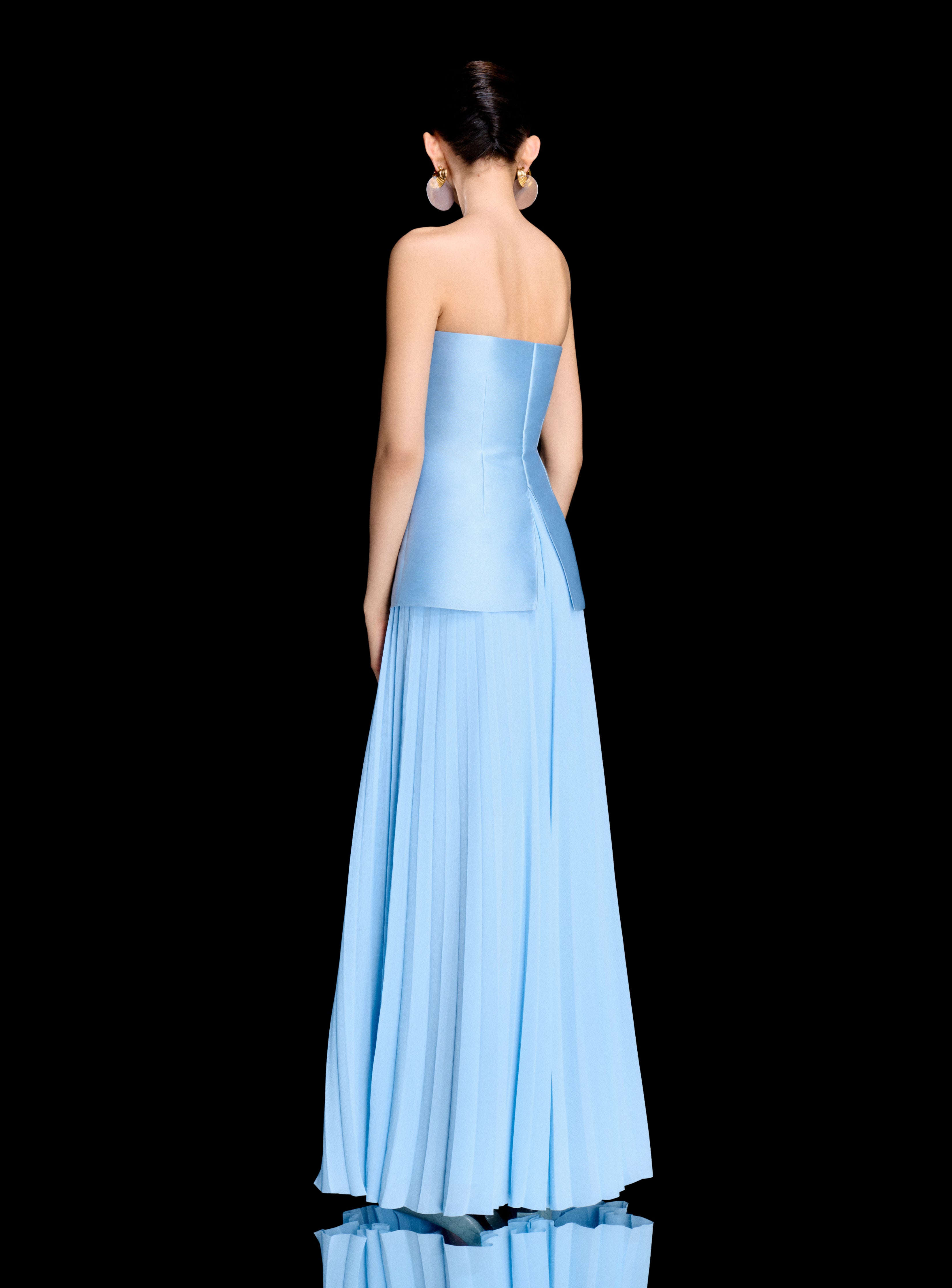 Solace London Claudette sukienka maxi błękitna plisowana
