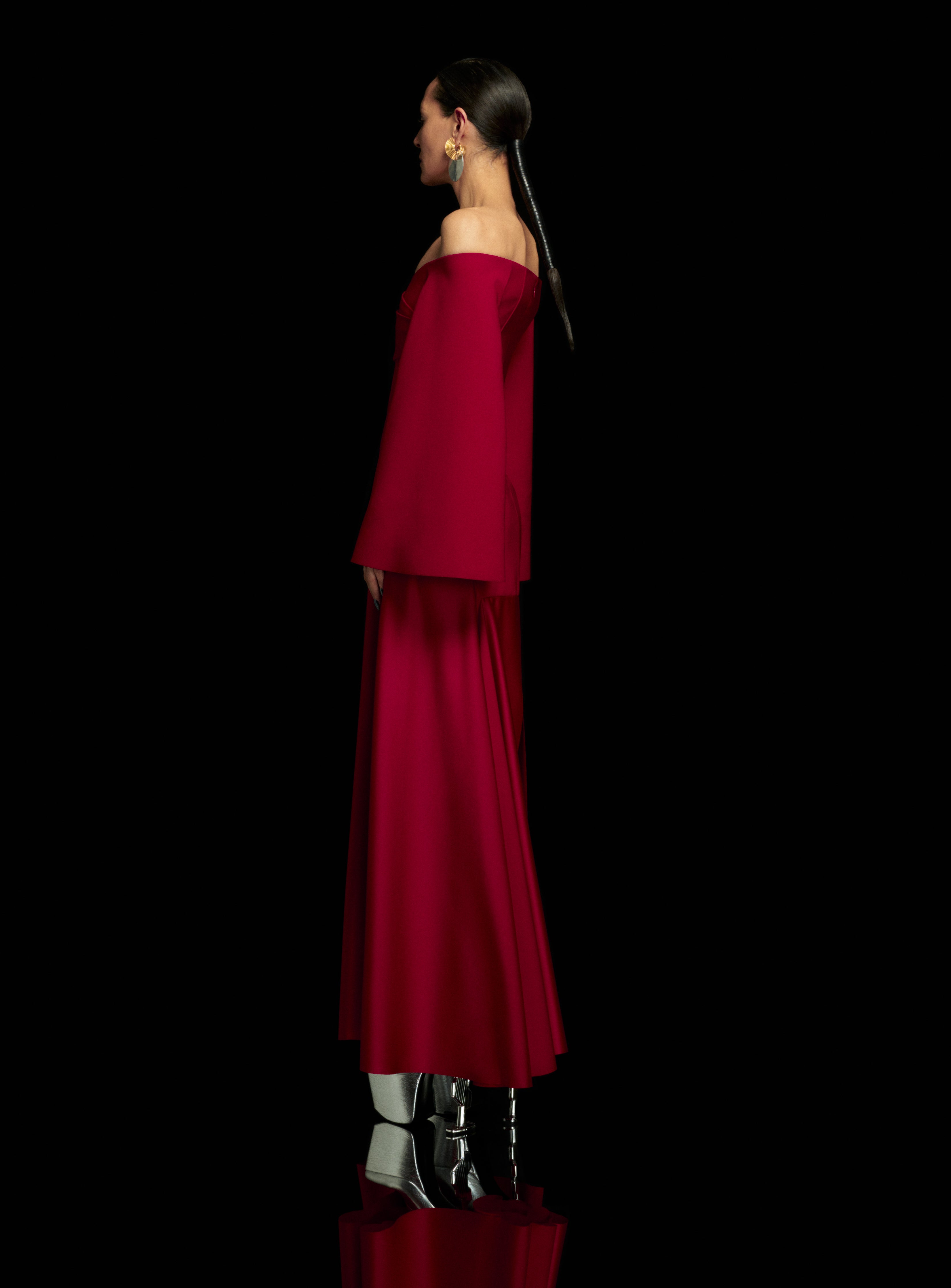 Solace London Rina sukienka maxi rubinowa dopasowana