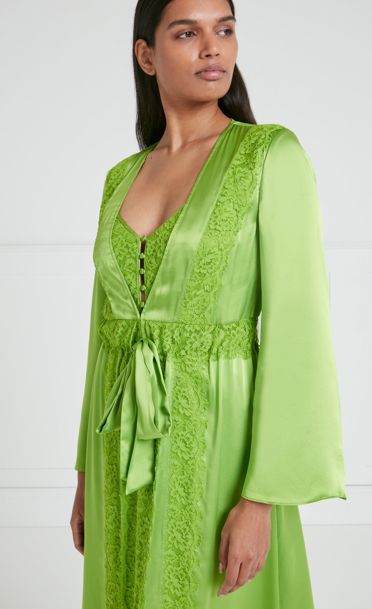 Temperley London Thalia szlafrok satynowy zielony koronka