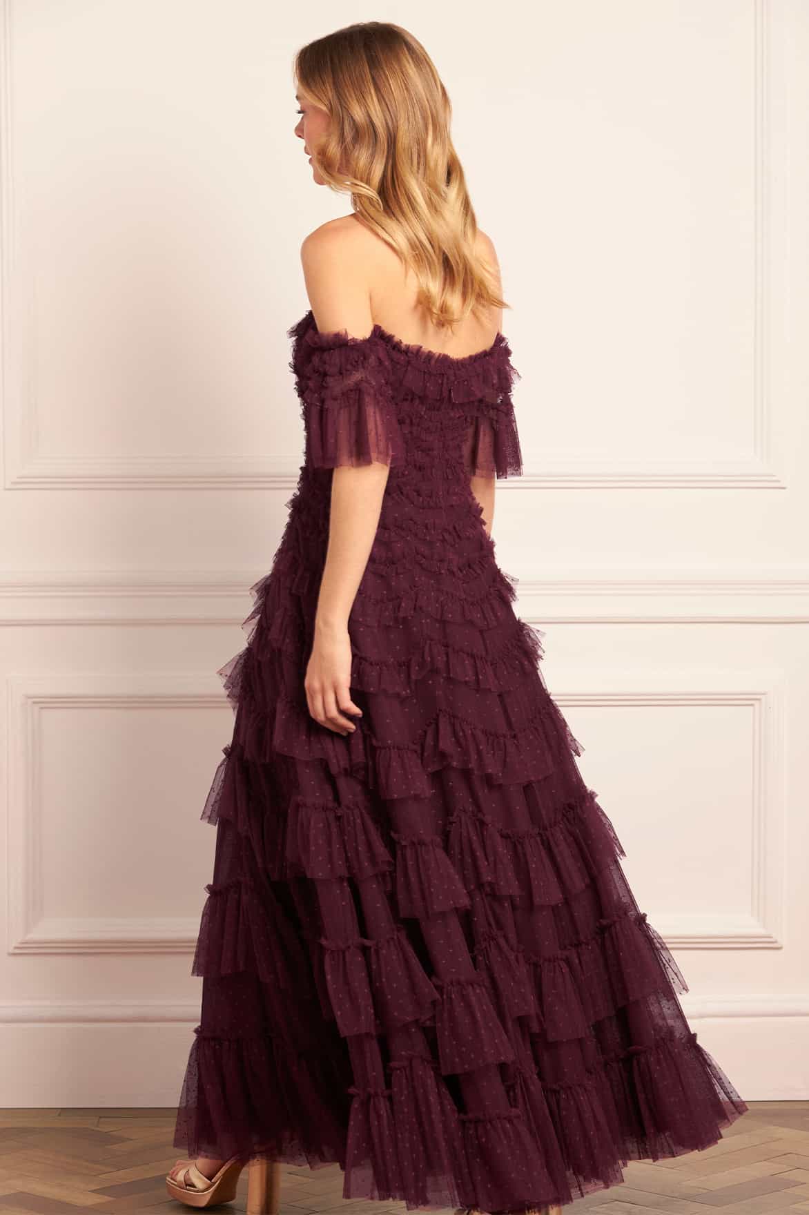 Needle & Thread Aviana Off-Shoulder suknia bordowa maxi