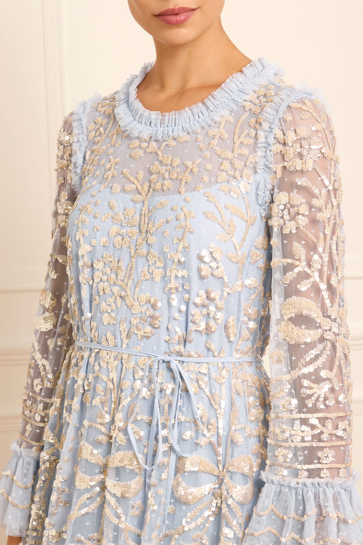 Needle & Thread Celia Long Sleeve Ankle Gown sukienka niebieska cekinowa
