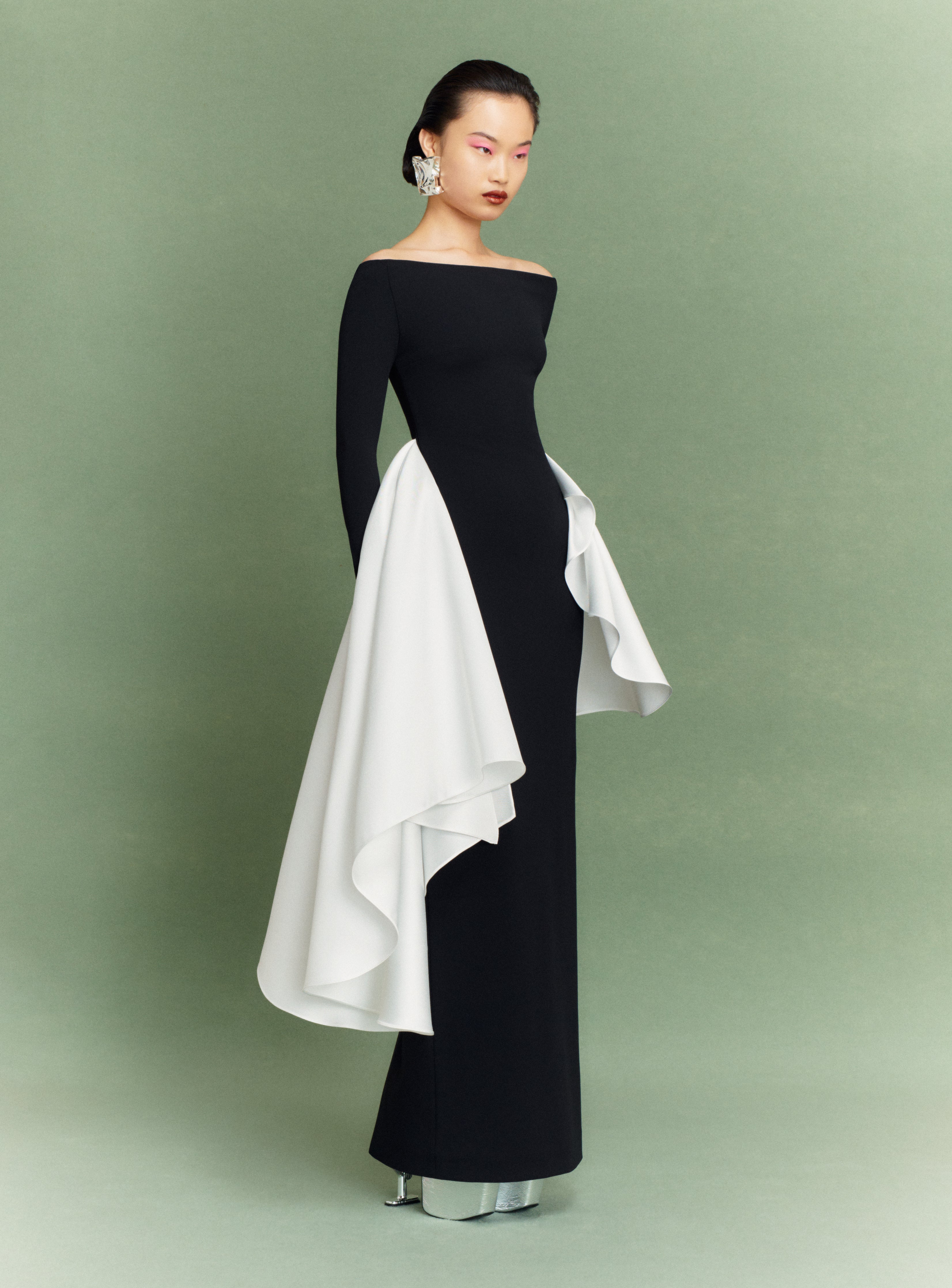 Solace London Kiana sukienka wieczorowa czarno-kremowa maxi