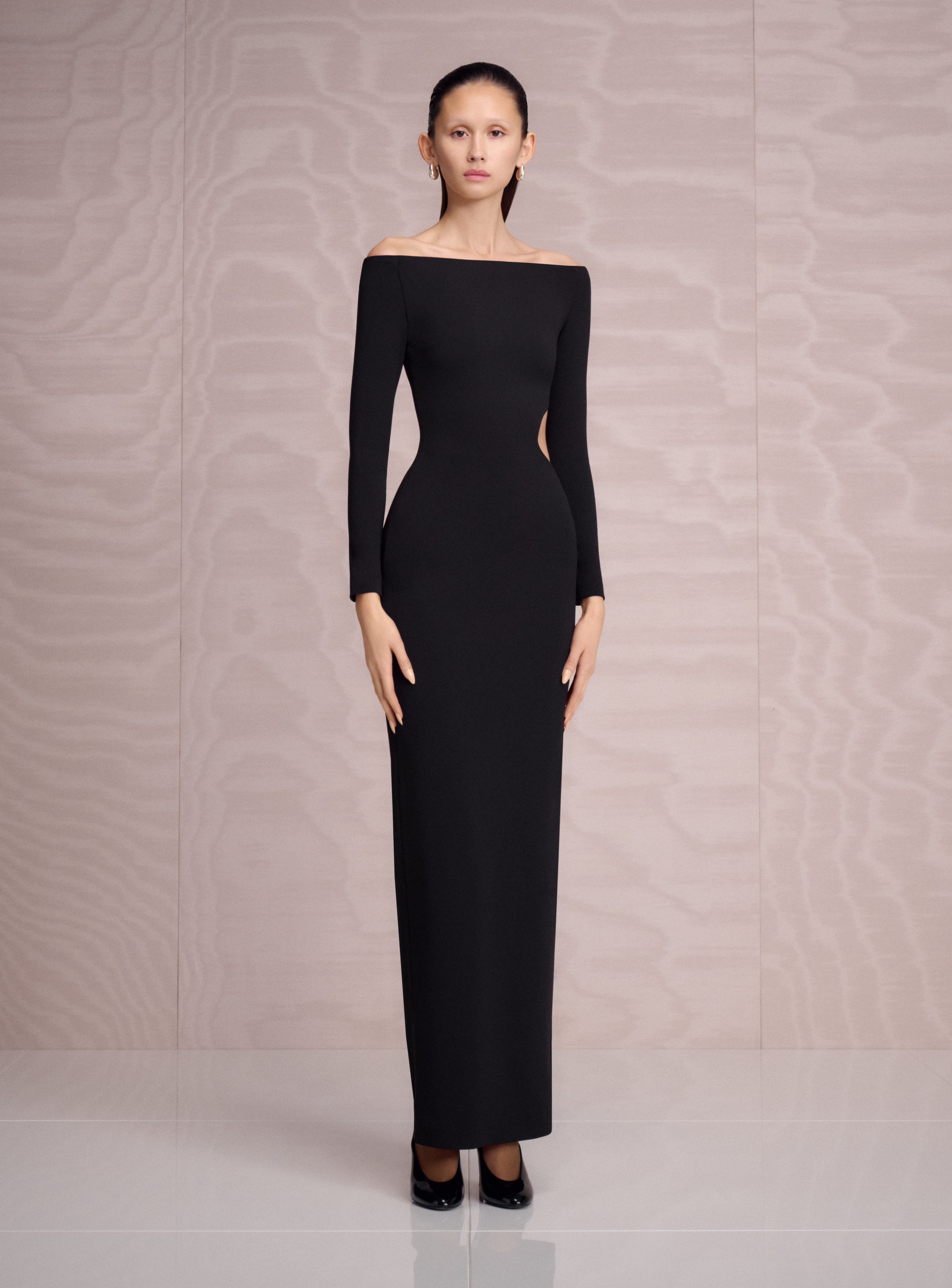 Solace London Mircea sukienka wieczorowa maxi czarna dekolt off shoulder