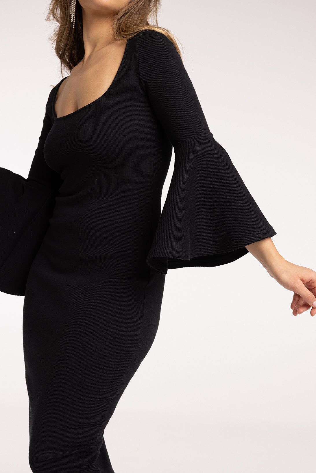 Nudyess Bells sukienka midi black dzwonek
