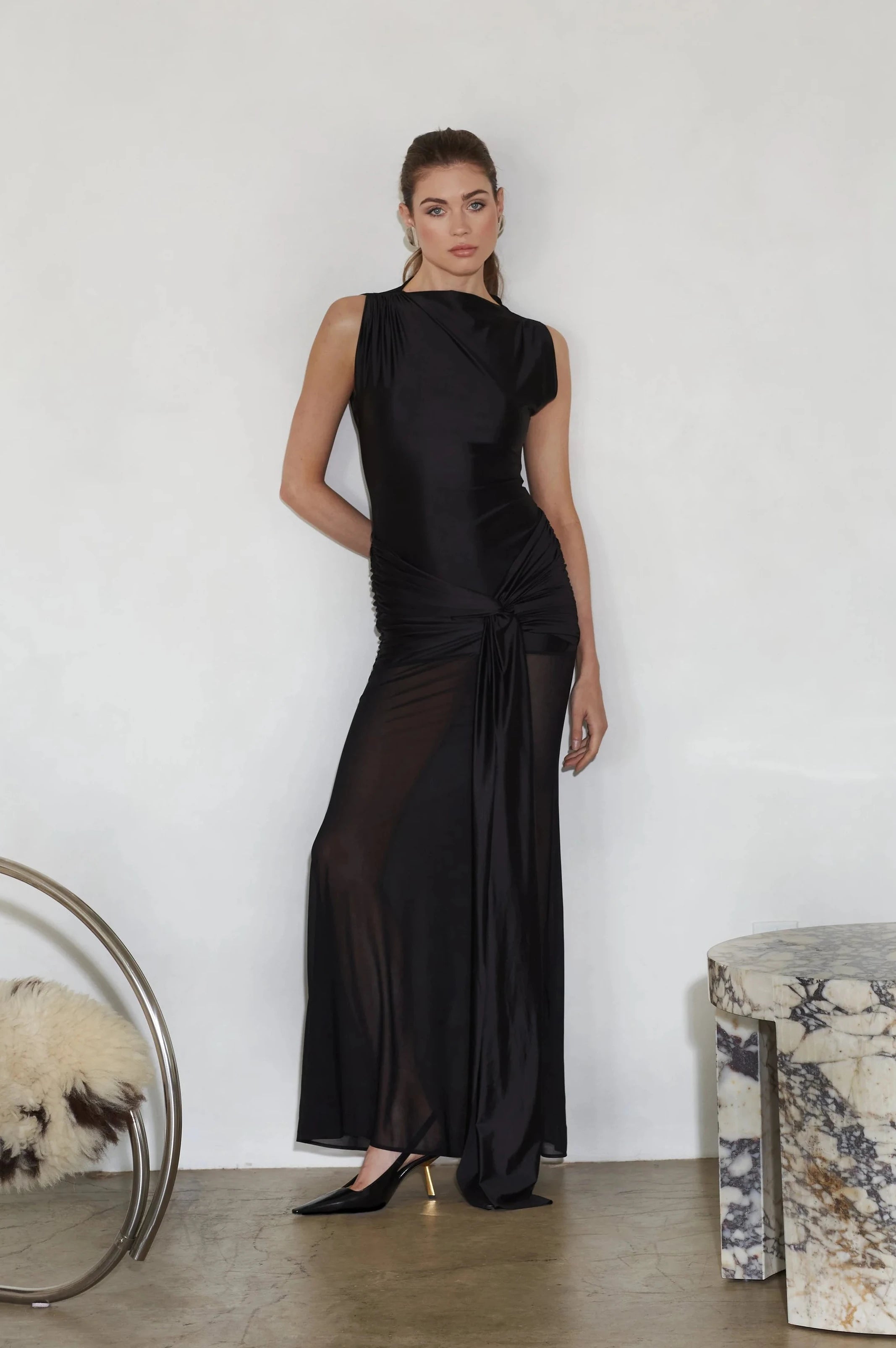 Delfi Collective Georgina sukienka czarna satynowa maxi