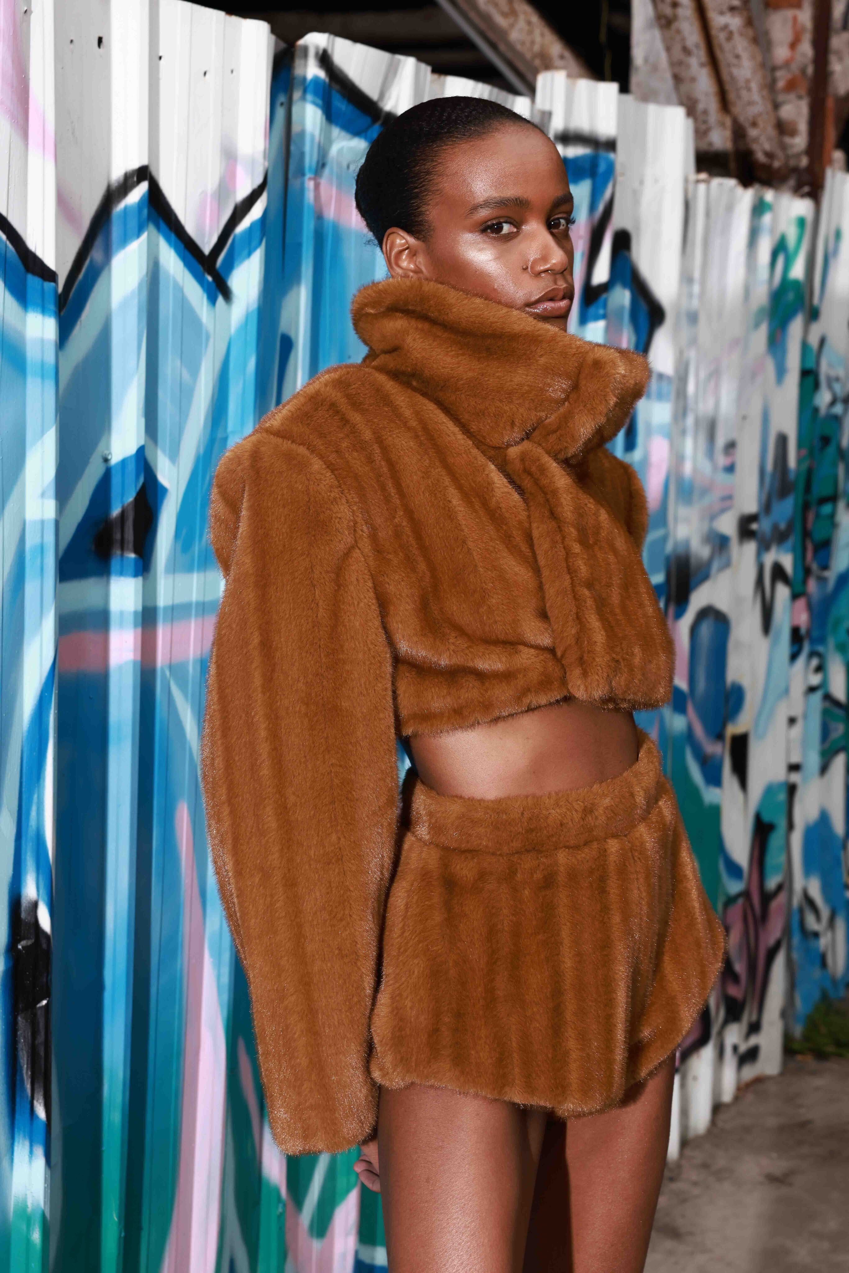 Bronx and Banco Faux Mink kurtka futrzana brązowa cropped
