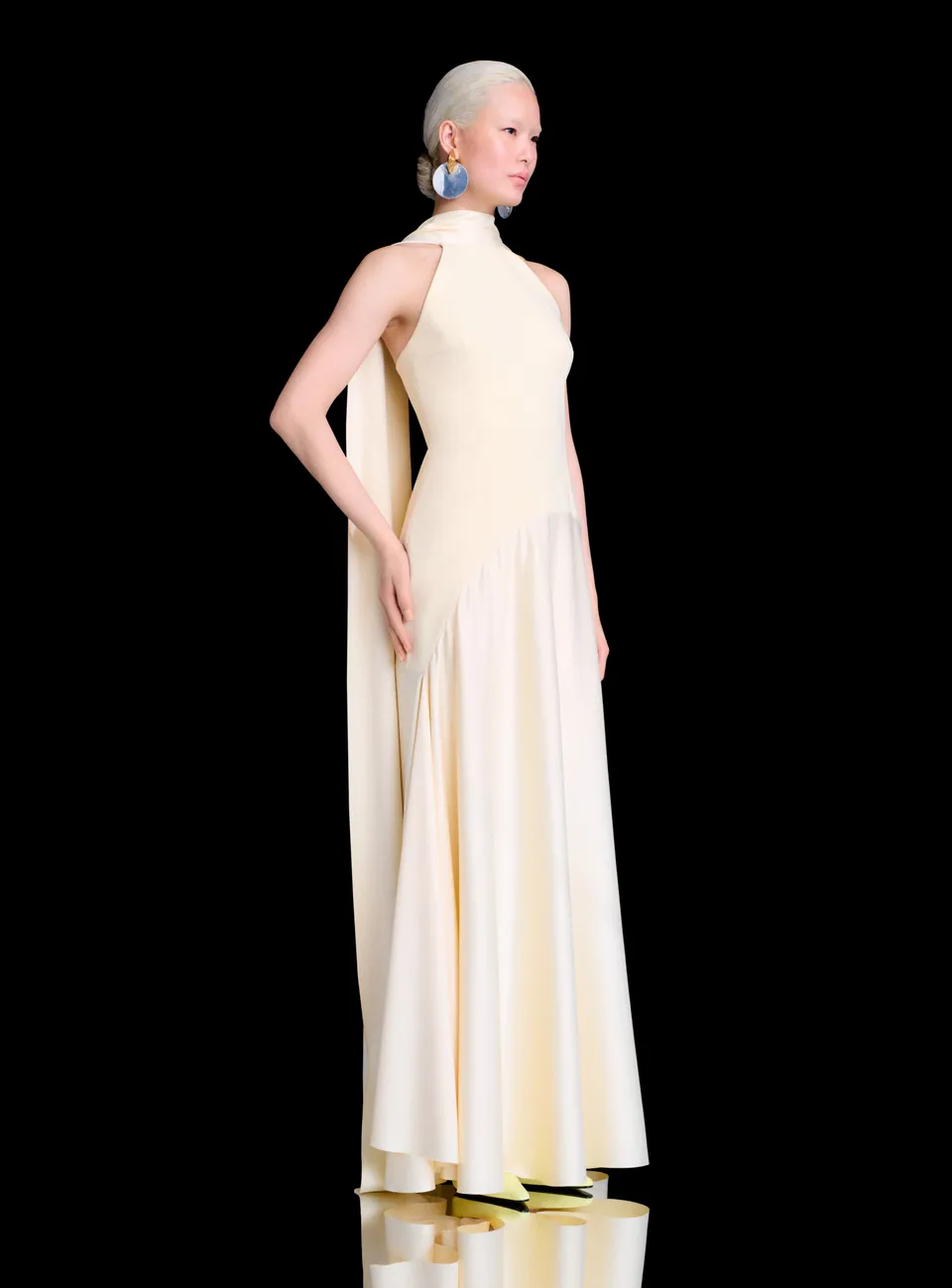 Solace London Cece sukienka wieczorowa maxi perłowa