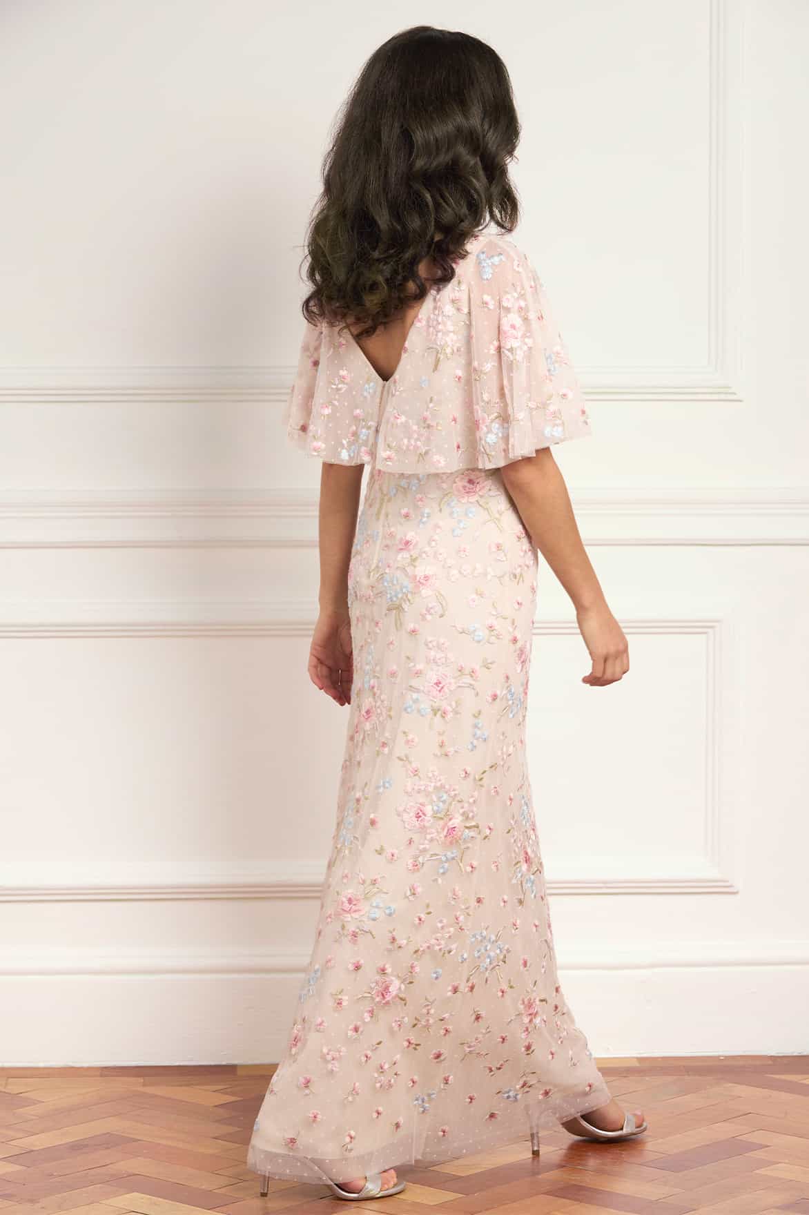 Needle & Thread Peony Bouquet V-Neck Cape suknia Cream haft