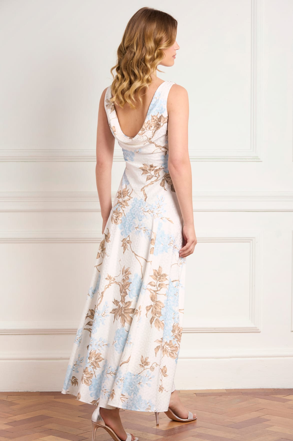 Needle & Thread Wisteria Jacquard Cowl Gown sukienka biała