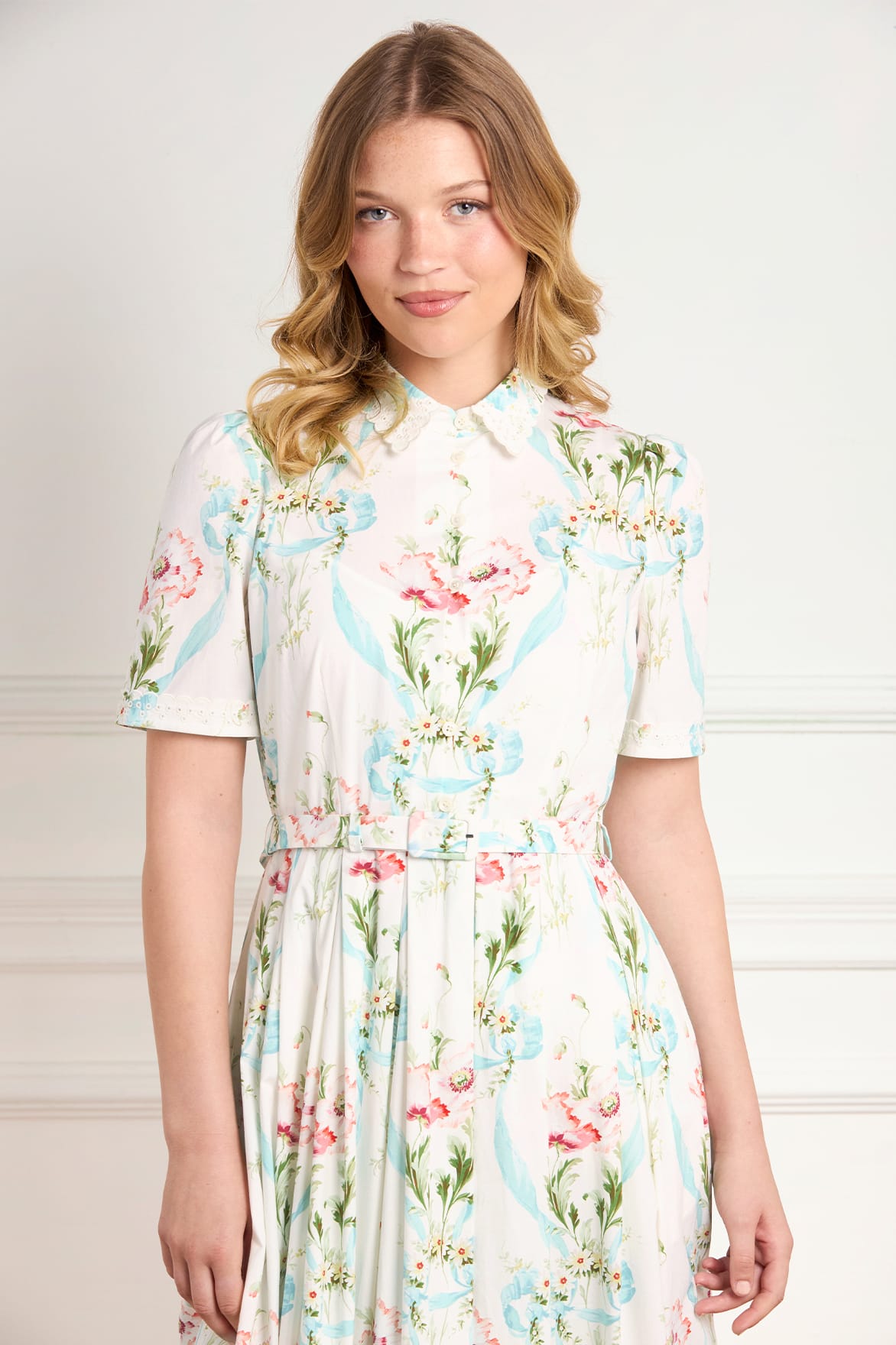 Needle & Thread Floral Ribbon Cotton sukienka biała krótki rękaw