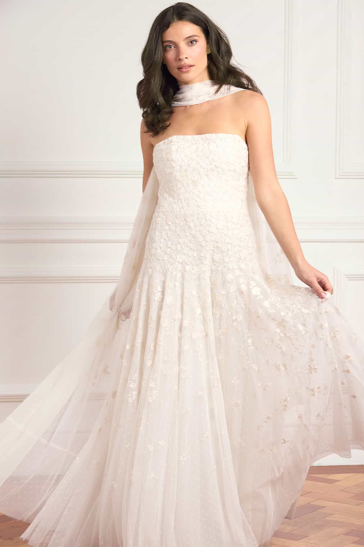Needle & Thread Lea Ditsy Strapless Cape Gown sukienka biała haftowana