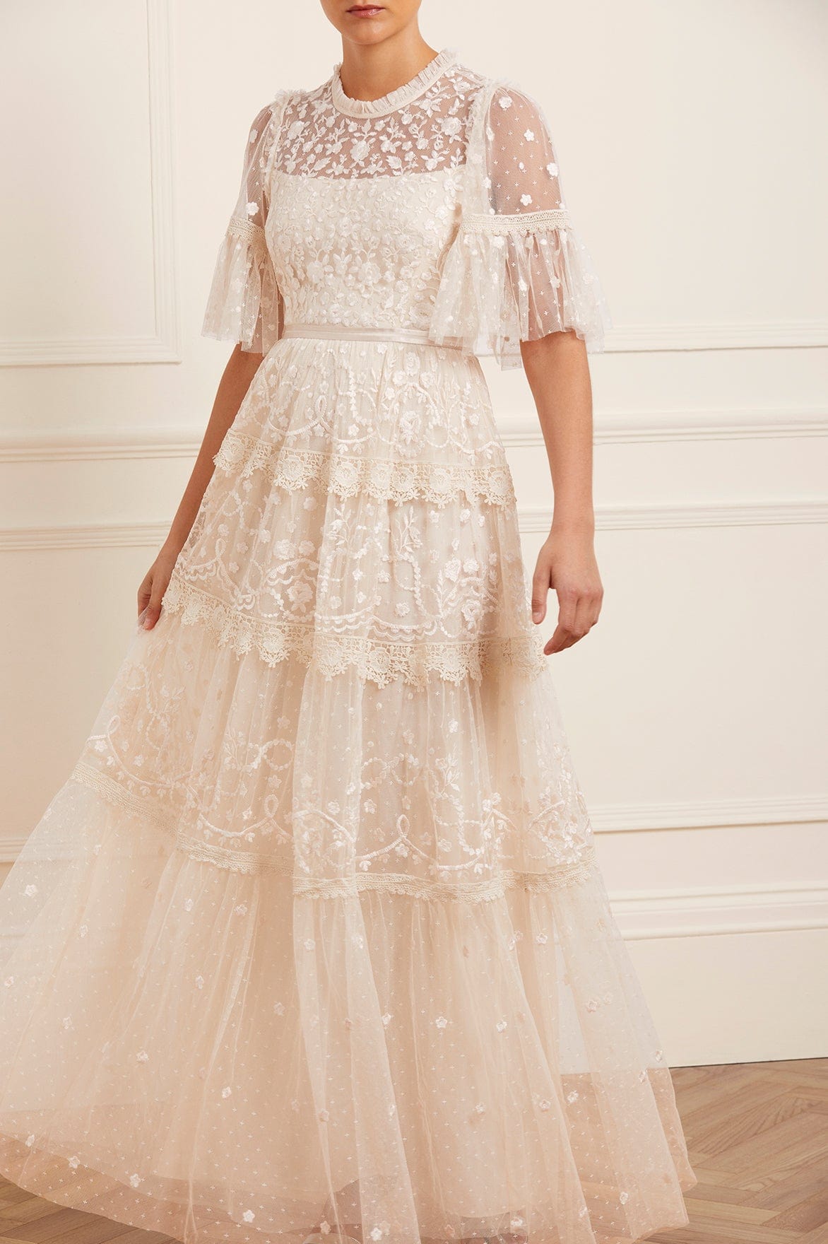 Needle & Thread Midsummer Lace Round Neck Gown suknia szampańska haft