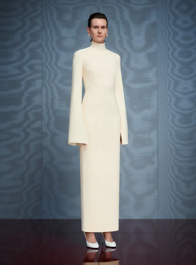 Solace London Josefine Maxi sukienka perłowa z długim rękawem
