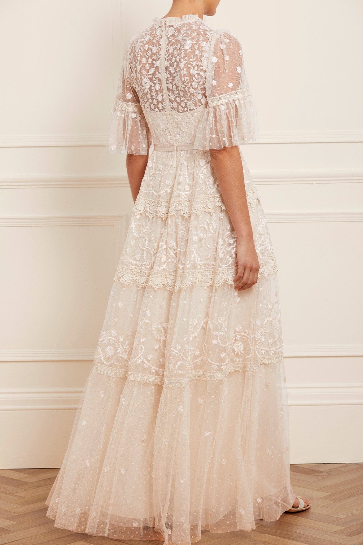 Needle & Thread Midsummer Lace Round Neck Gown suknia szampańska haft
