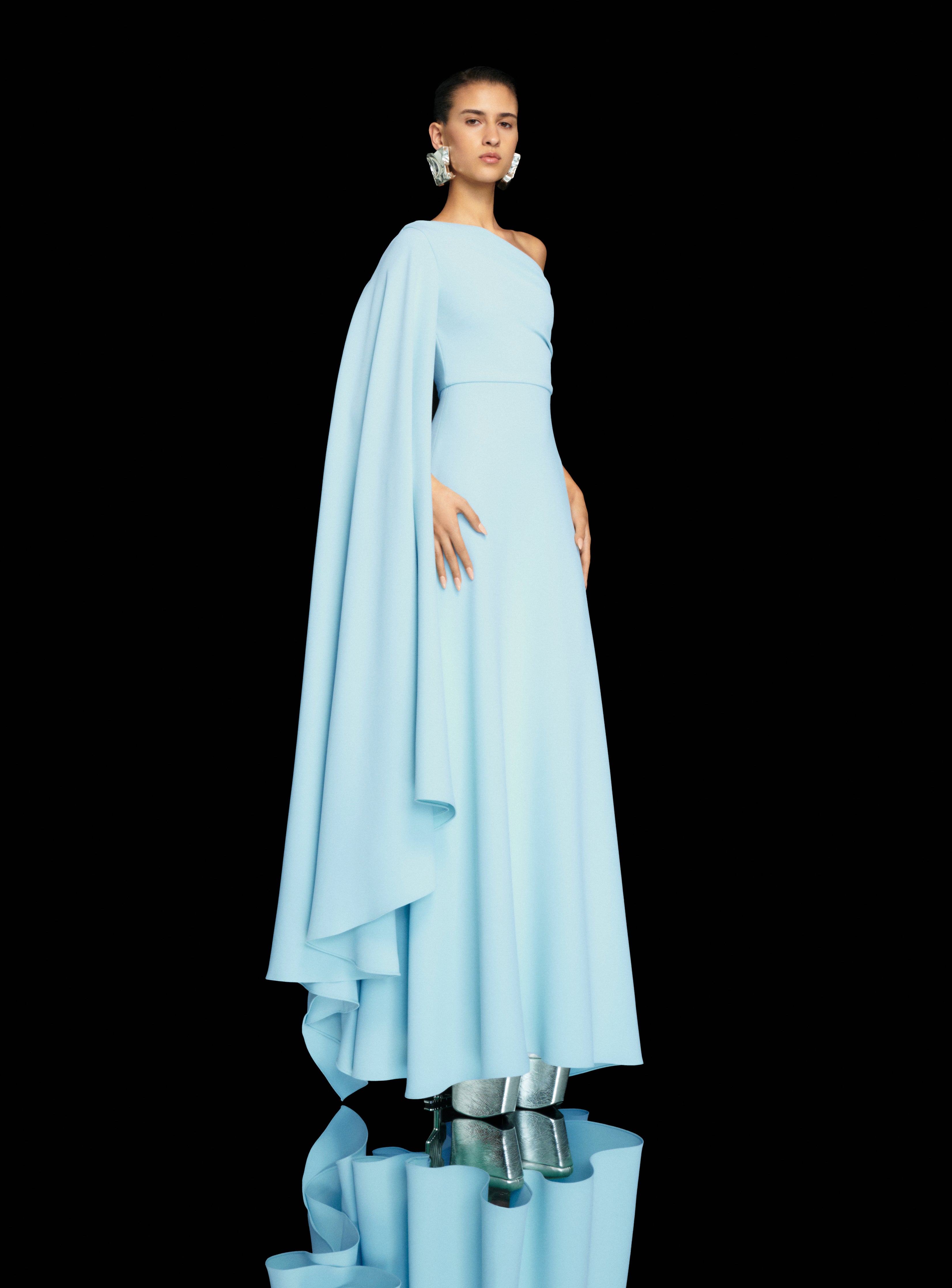 Solace London Yazmin sukienka maxi błękitna jedno ramię