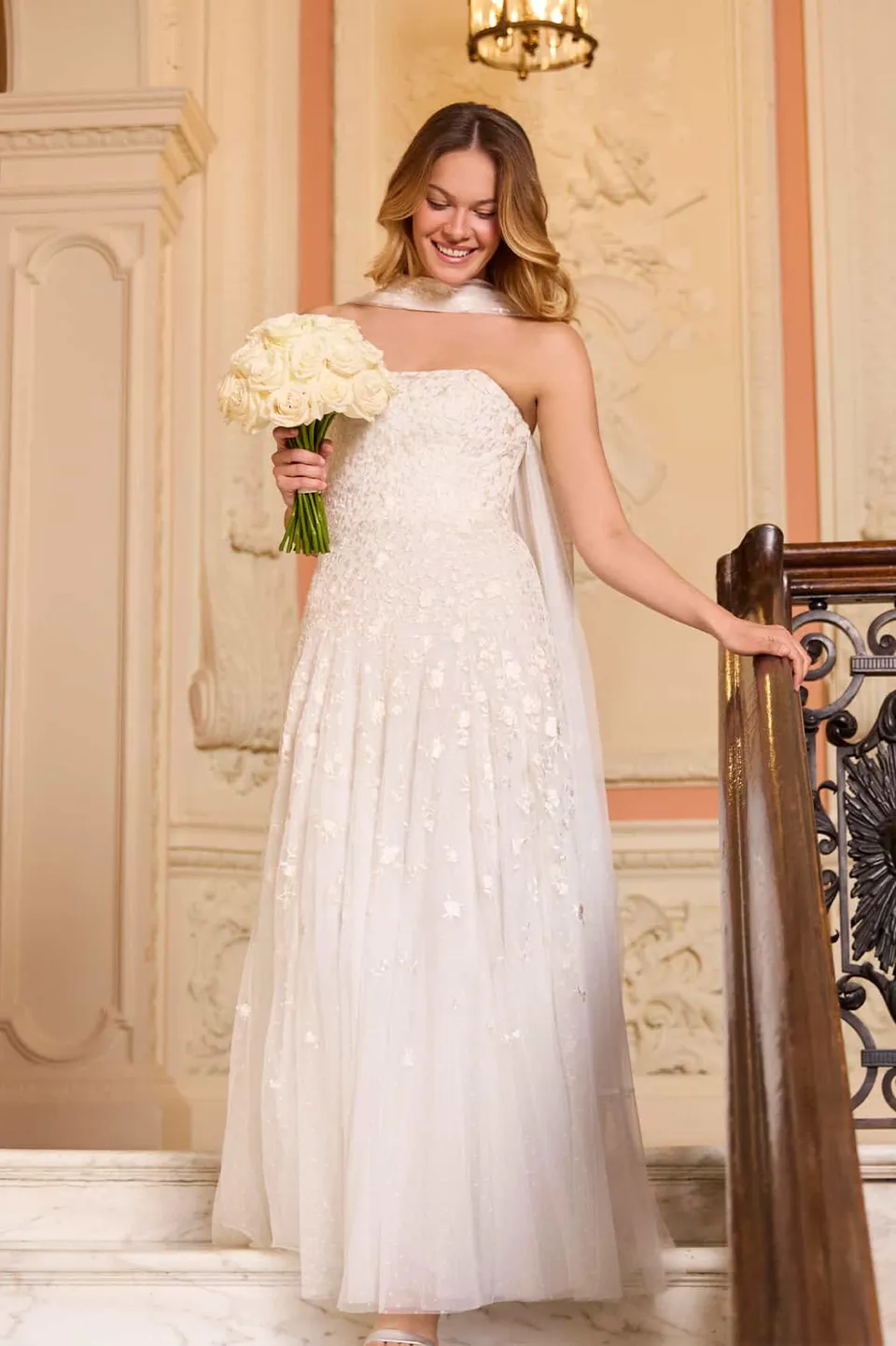 Needle & Thread Lea Ditsy Strapless Cape Gown sukienka biała haftowana