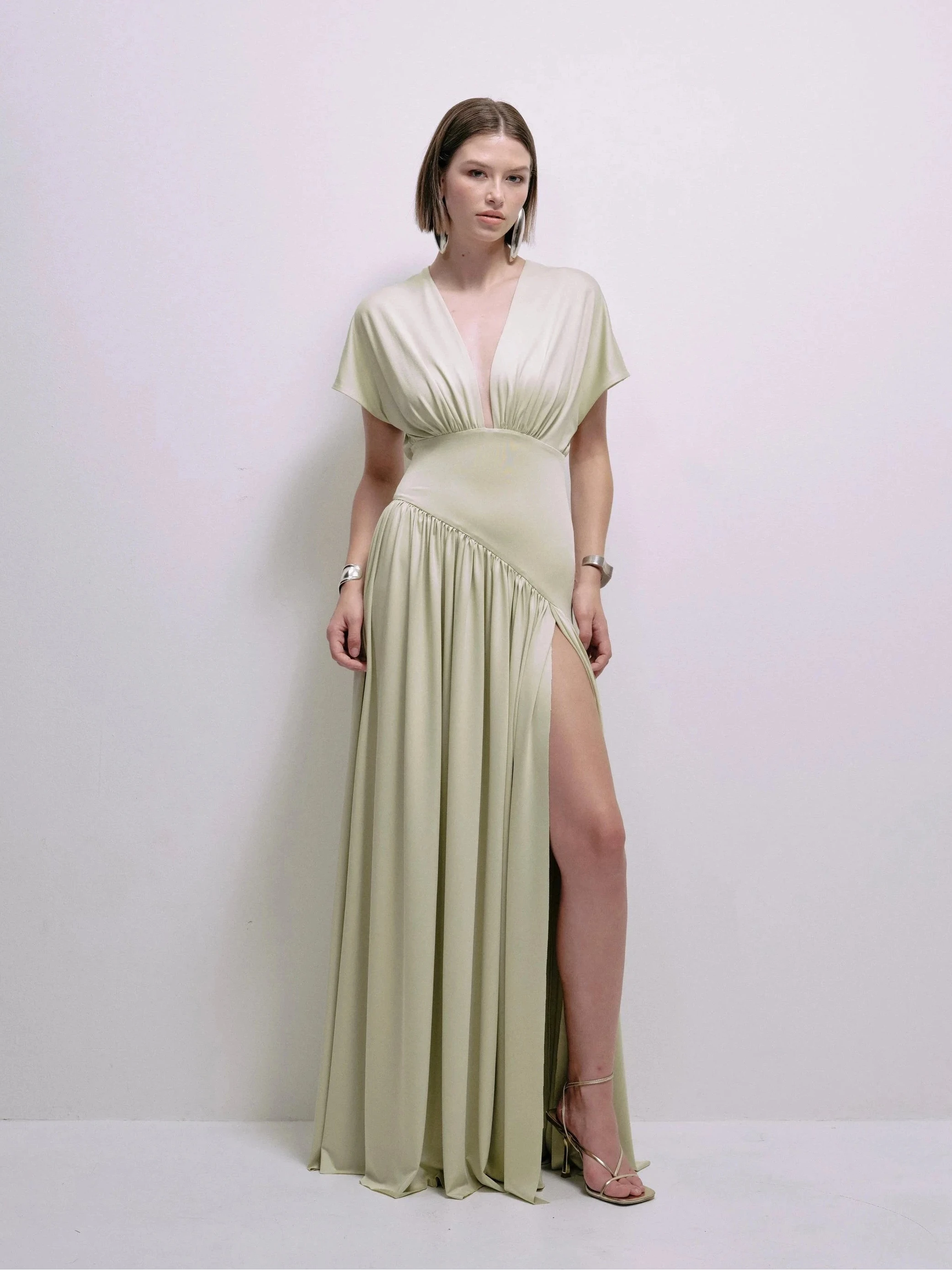 Delfi Collective Sade sukienka wieczorowa sage jersey