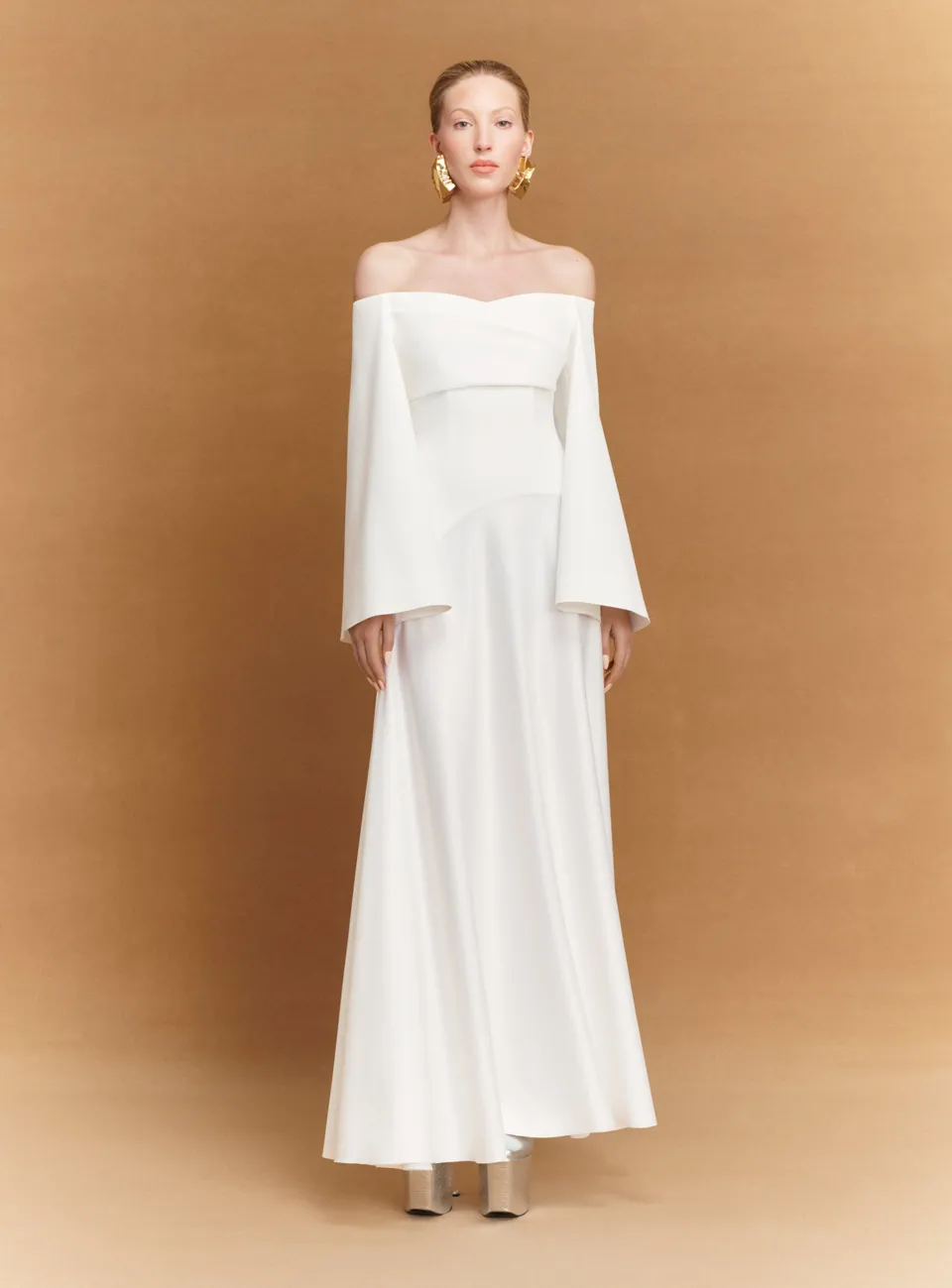 SOLACE LONDON Rina Maxi sukienka wieczorowa kremowa odkryte ramiona