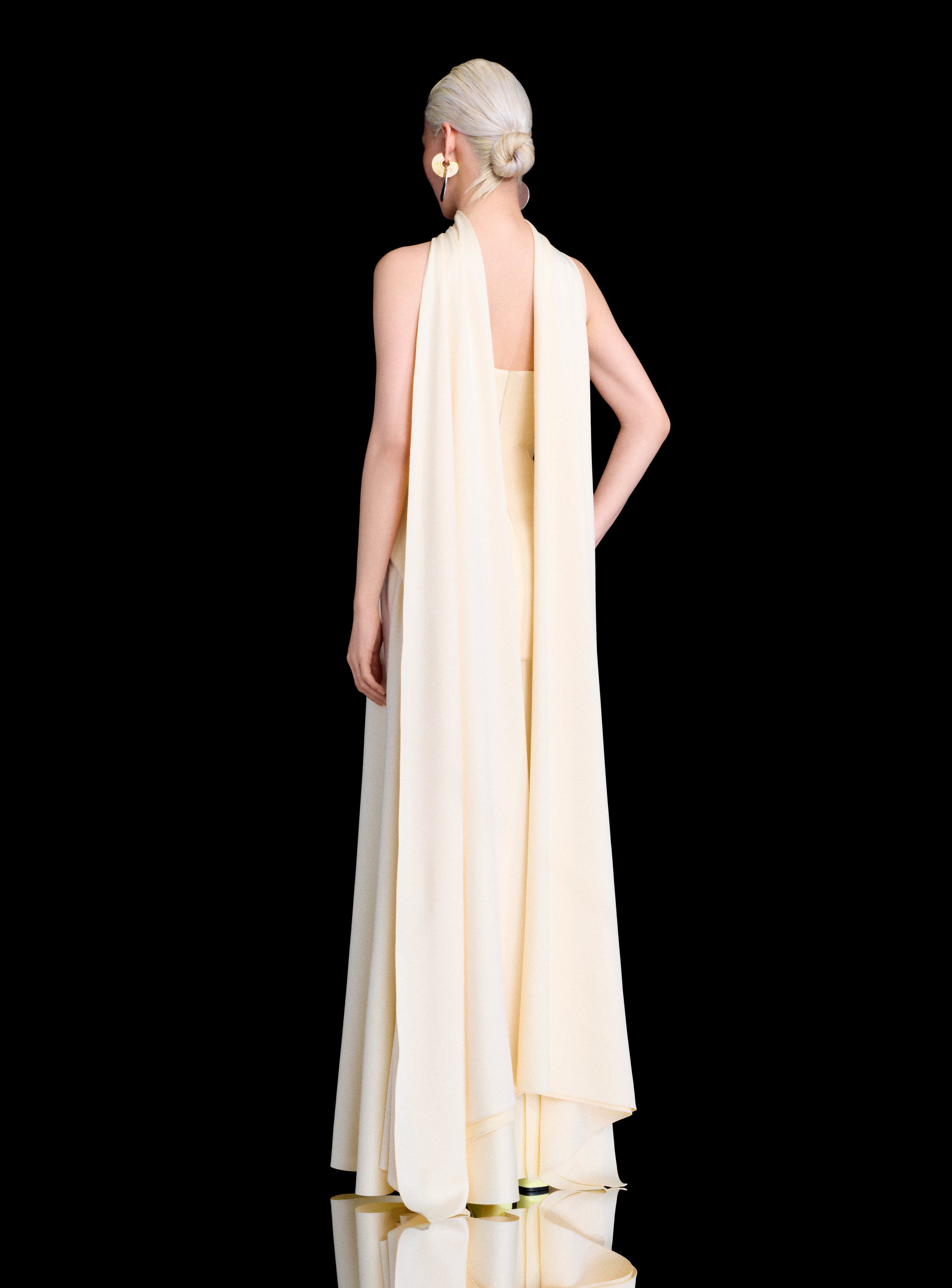 Solace London Cece sukienka wieczorowa maxi perłowa